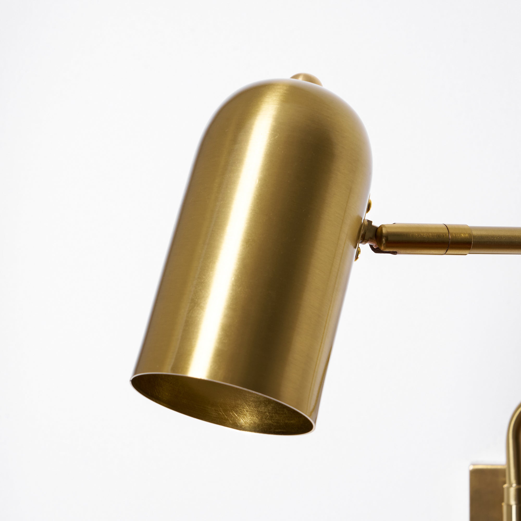 Verstelbare Wandlamp met Plug | Draaibare Arm en Zwenkkap | Perfect voor Slaapkamer en Leeshoek | Sansoti