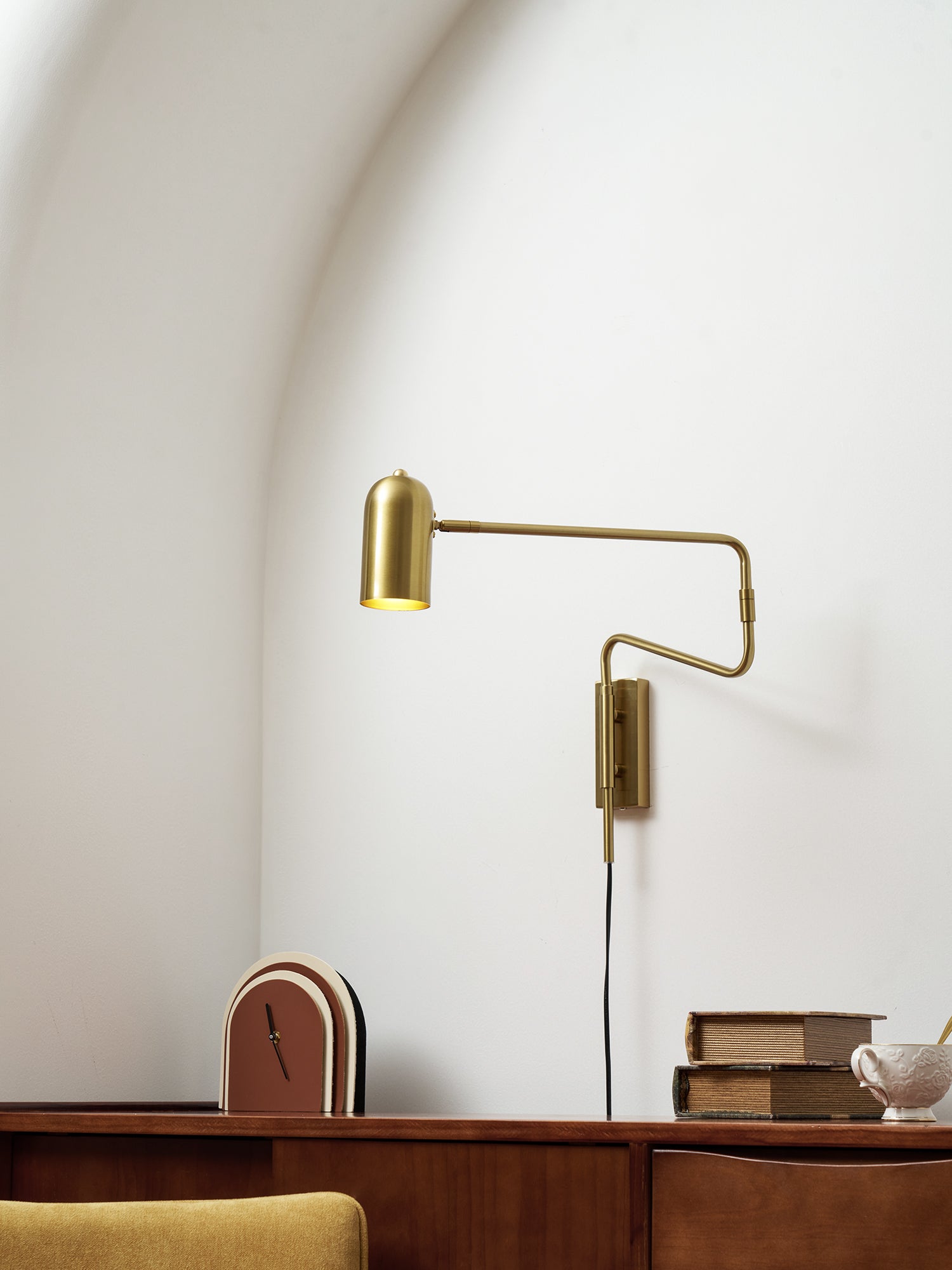 Verstelbare Wandlamp met Plug | Draaibare Arm en Zwenkkap | Perfect voor Slaapkamer en Leeshoek | Sansoti