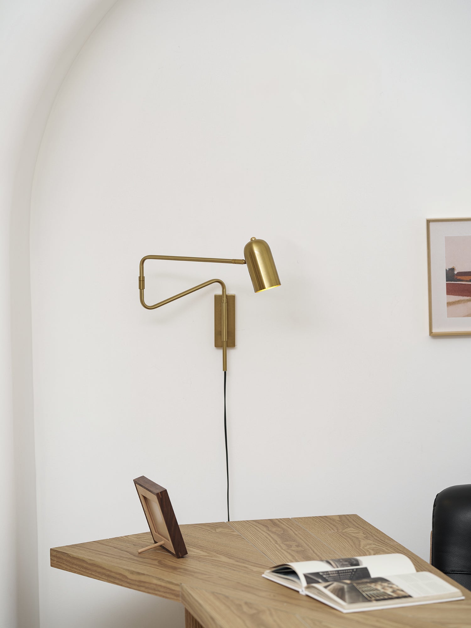 Verstelbare Wandlamp met Plug | Draaibare Arm en Zwenkkap | Perfect voor Slaapkamer en Leeshoek | Sansoti