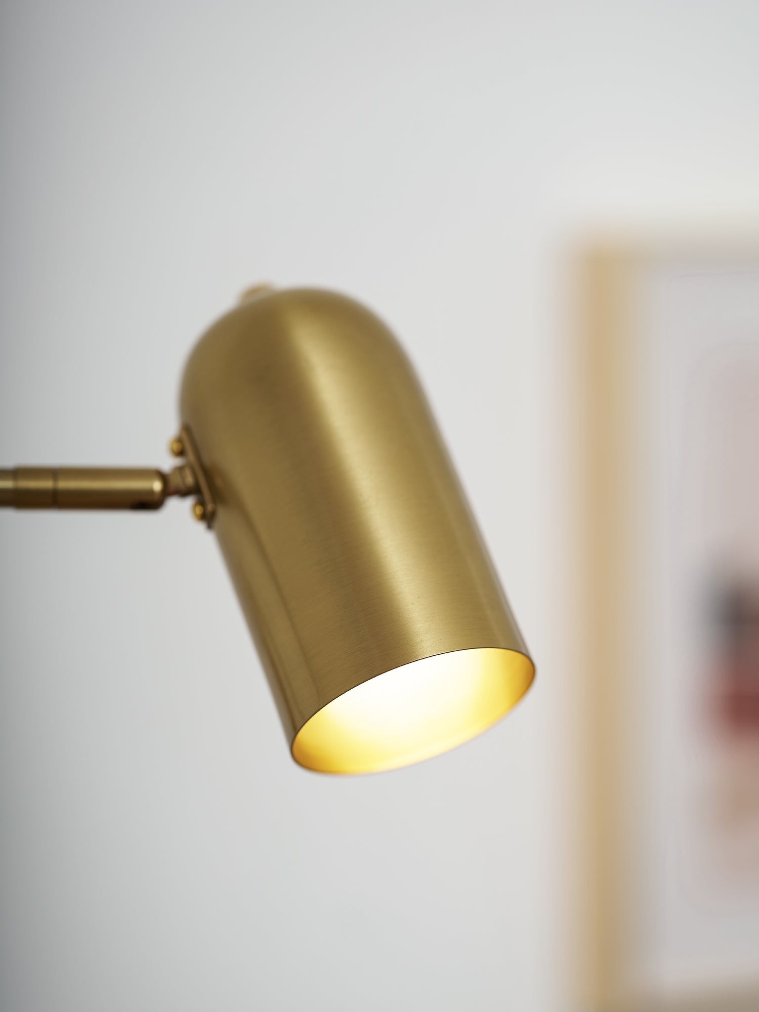 Verstelbare Wandlamp met Plug | Draaibare Arm en Zwenkkap | Perfect voor Slaapkamer en Leeshoek | Sansoti