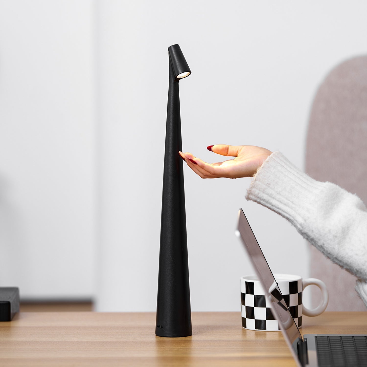 Oplaadbare Tafellamp Aluminium Dimbaar LED Touch Bedlamp Draadloos Design Kegelvormige Lampenkap Modern 45cm Acculamp | Sansoti