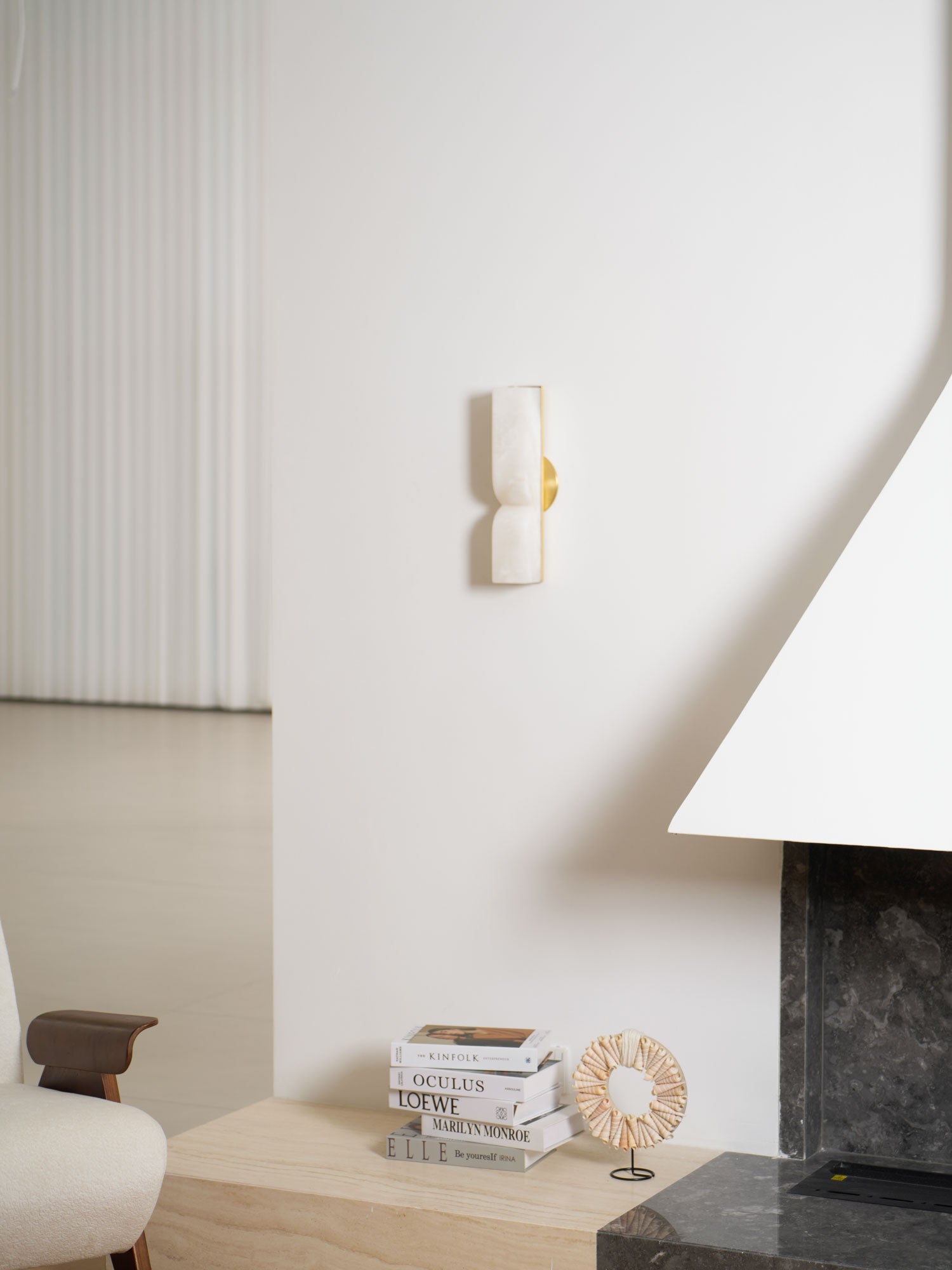 Natuursteen Wandlamp – Massief Alabaster met Organische Vormgeving & Warm Licht | Sansoti