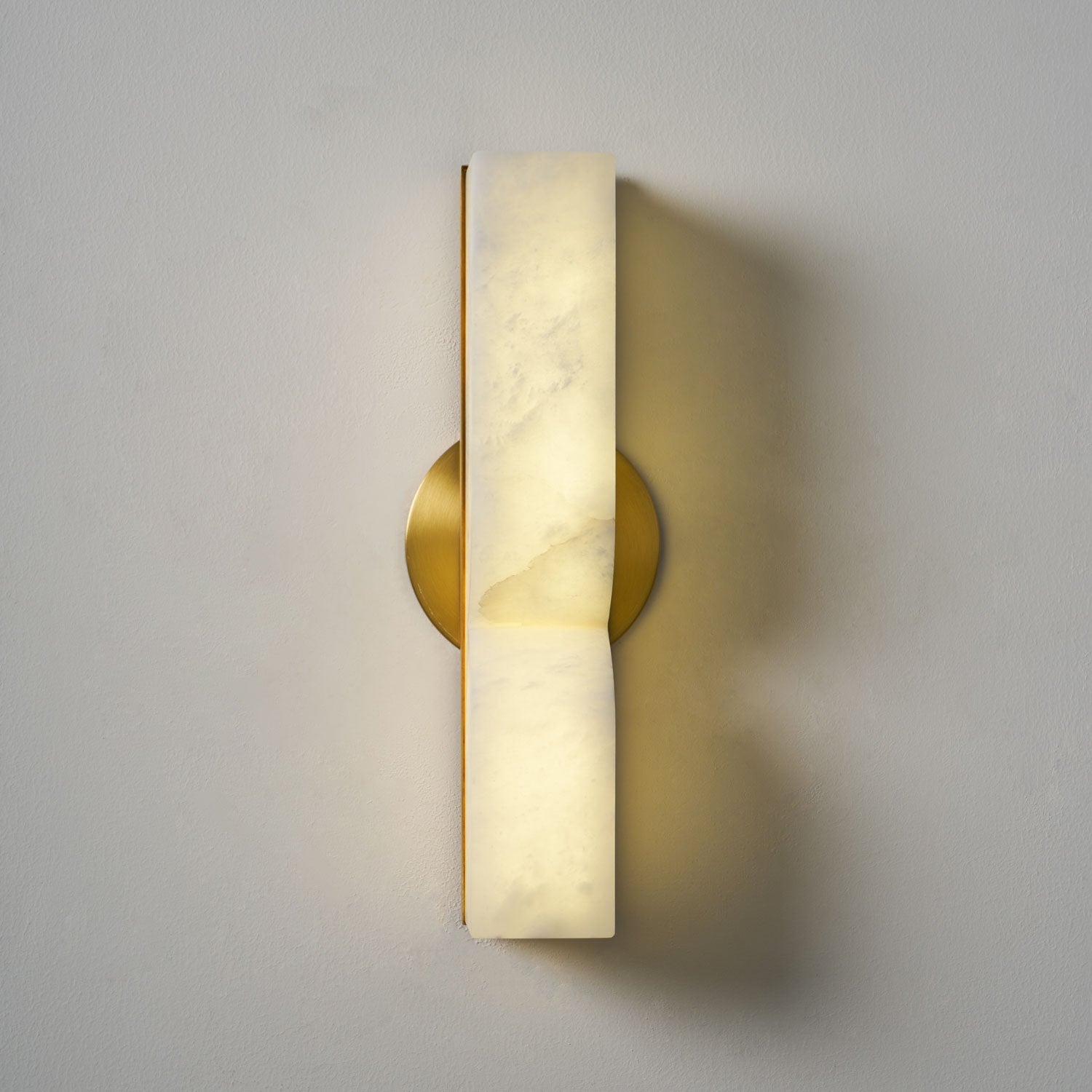 Natuursteen Wandlamp – Massief Alabaster met Organische Vormgeving & Warm Licht | Sansoti