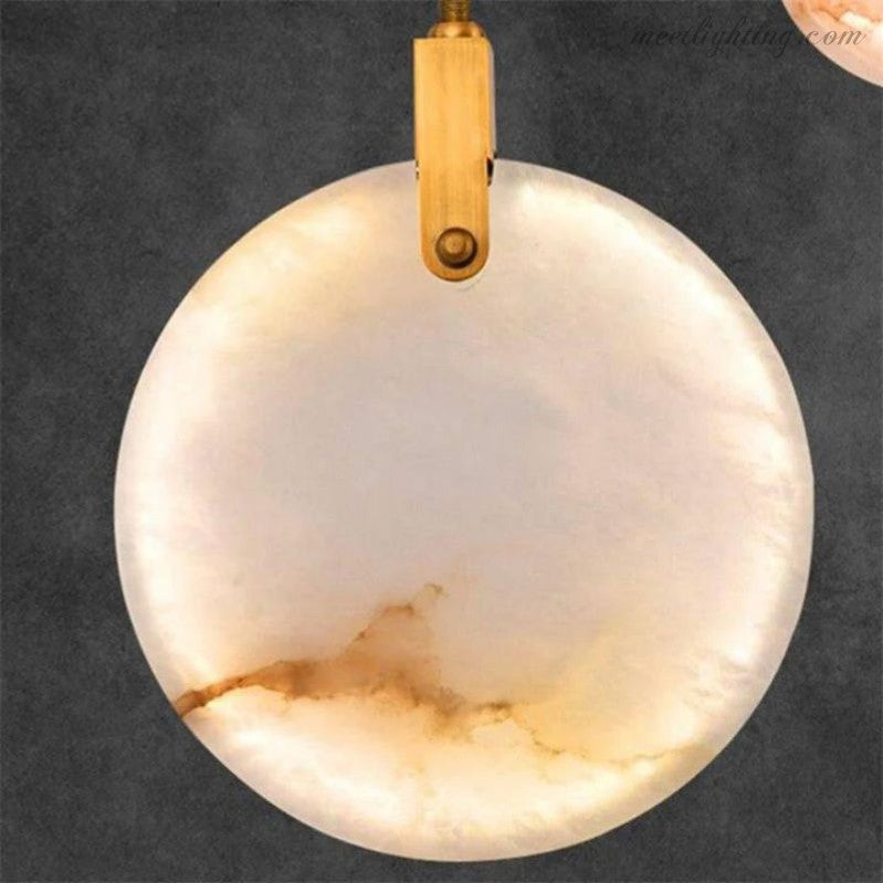 Lustre pour cage d’escalier en albâtre et laiton Haut plafond Puits de lumière Suspension Plusieurs points lumineux Luxe | Sansoti