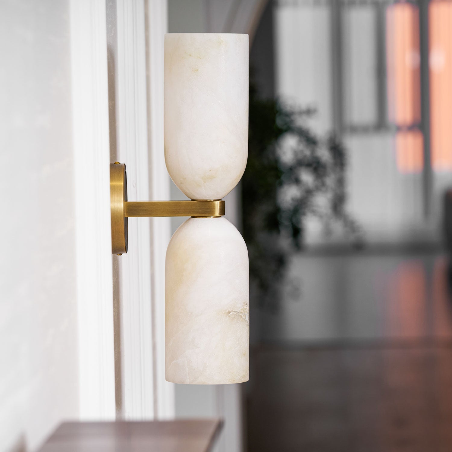 Alabasten Wandlamp met Messing — Dubbele Lichtschijven en Centrale Metalen Ster | Sansoti