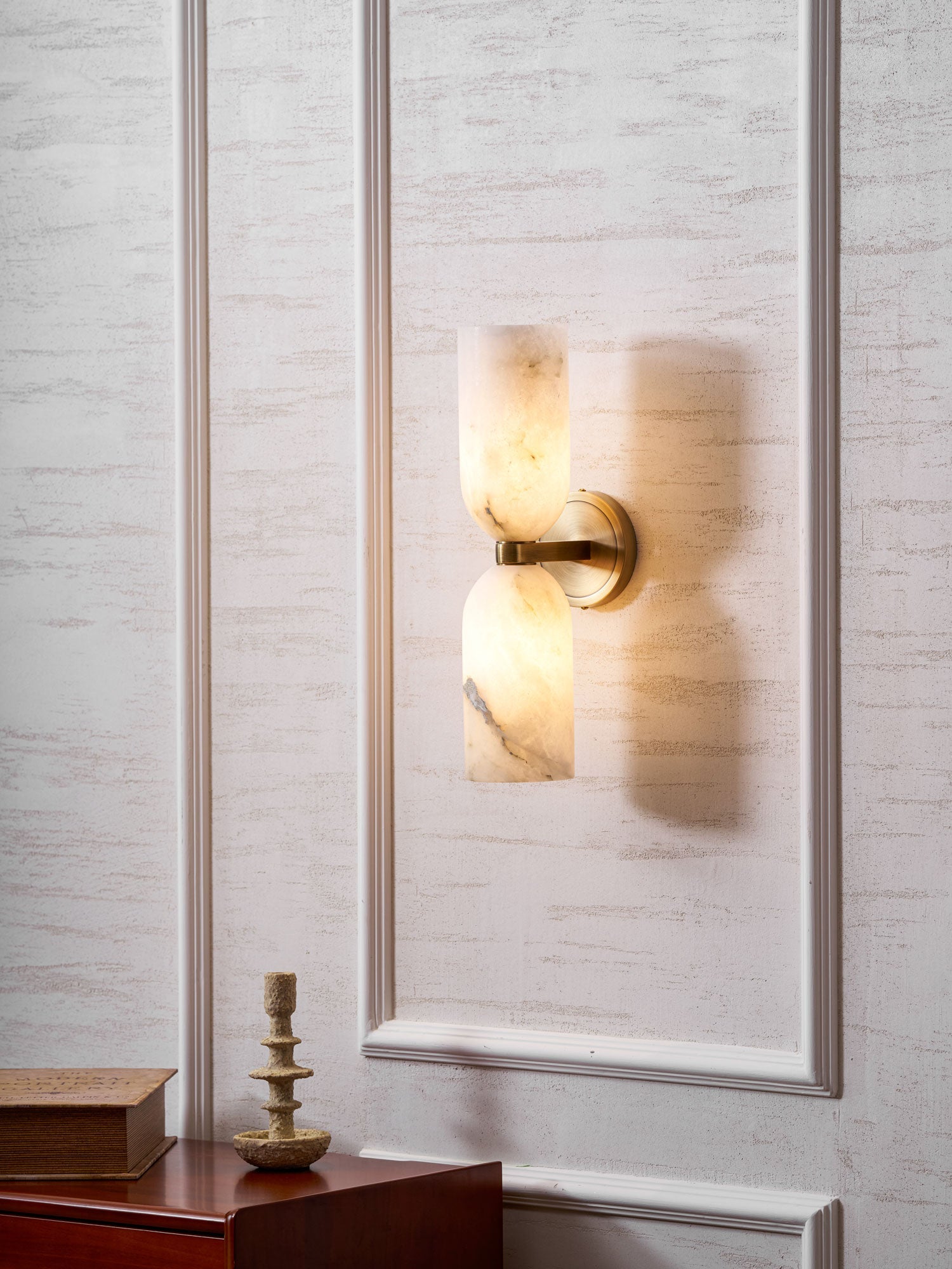 Alabasten Wandlamp met Messing — Dubbele Lichtschijven en Centrale Metalen Ster | Sansoti