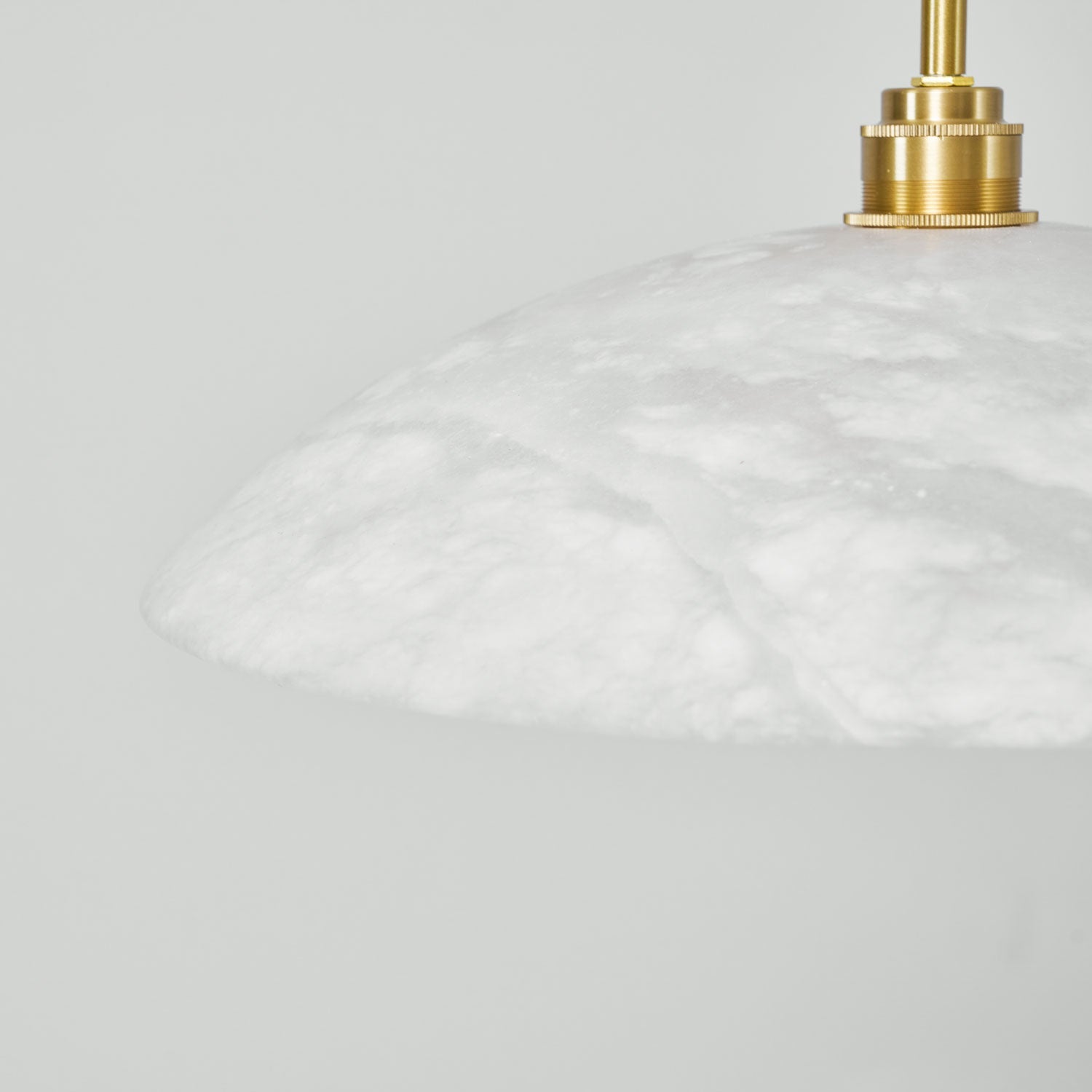 Koepelvormige Hanglamp Albast met Koperen Fitting – Ø30cm & Ø40cm – Natuursteen – Warme Uitstraling Eetkamer Keuken Woonkamer | Sansoti