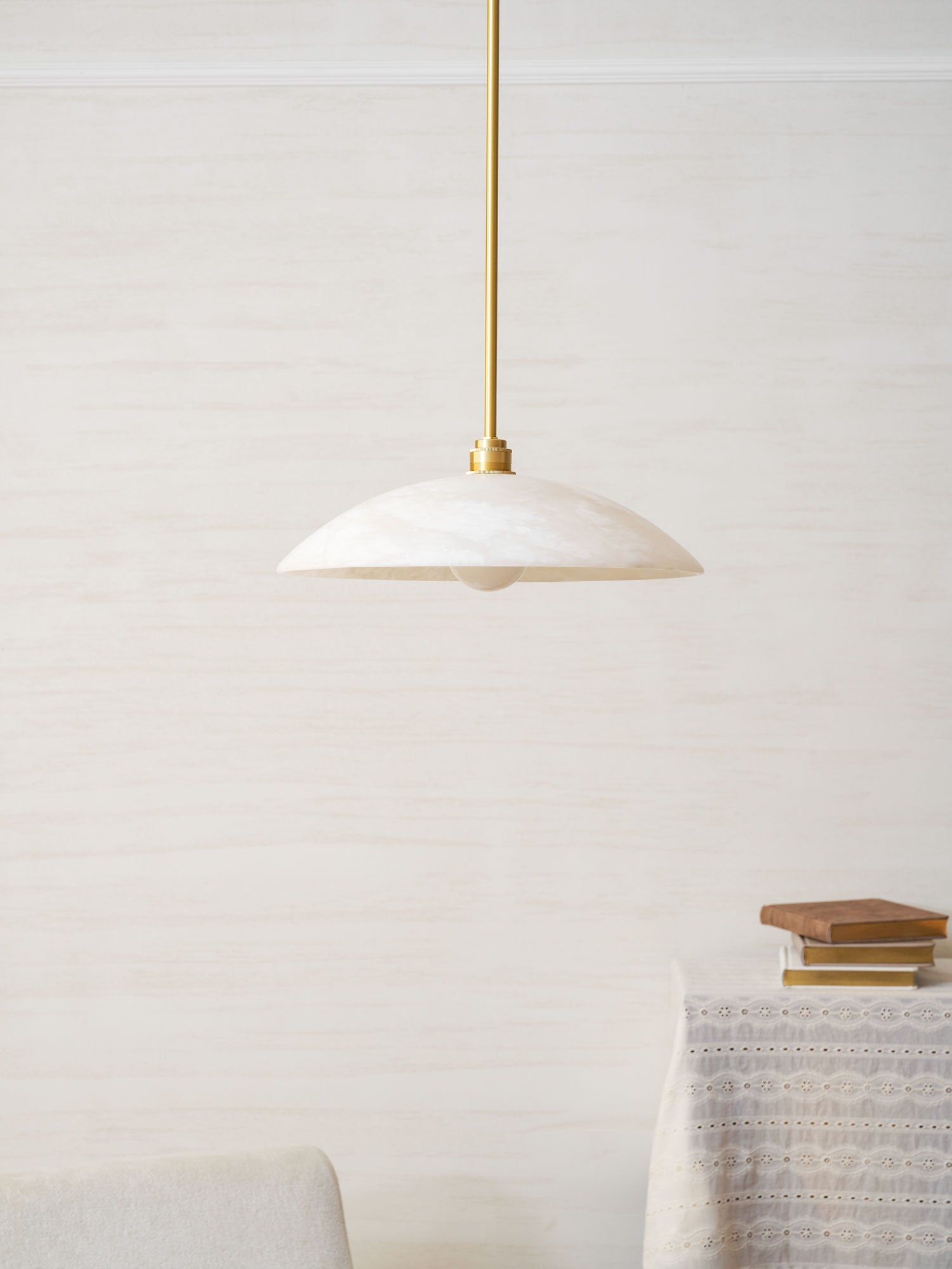 Koepelvormige Hanglamp Albast met Koperen Fitting – Ø30cm & Ø40cm – Natuursteen – Warme Uitstraling Eetkamer Keuken Woonkamer | Sansoti