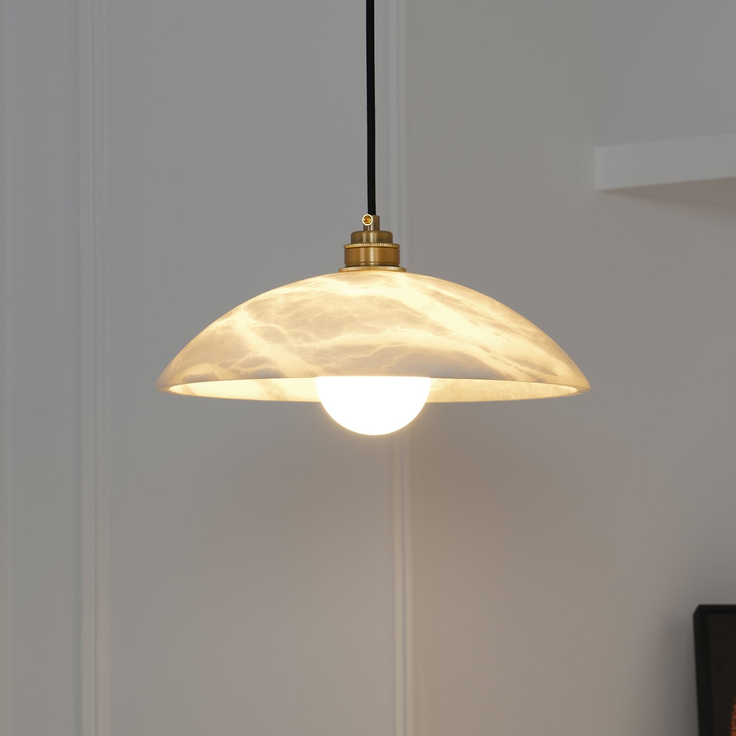 Koepelvormige Hanglamp Albast met Koperen Fitting – Ø30cm & Ø40cm – Natuursteen – Warme Uitstraling Eetkamer Keuken Woonkamer | Sansoti