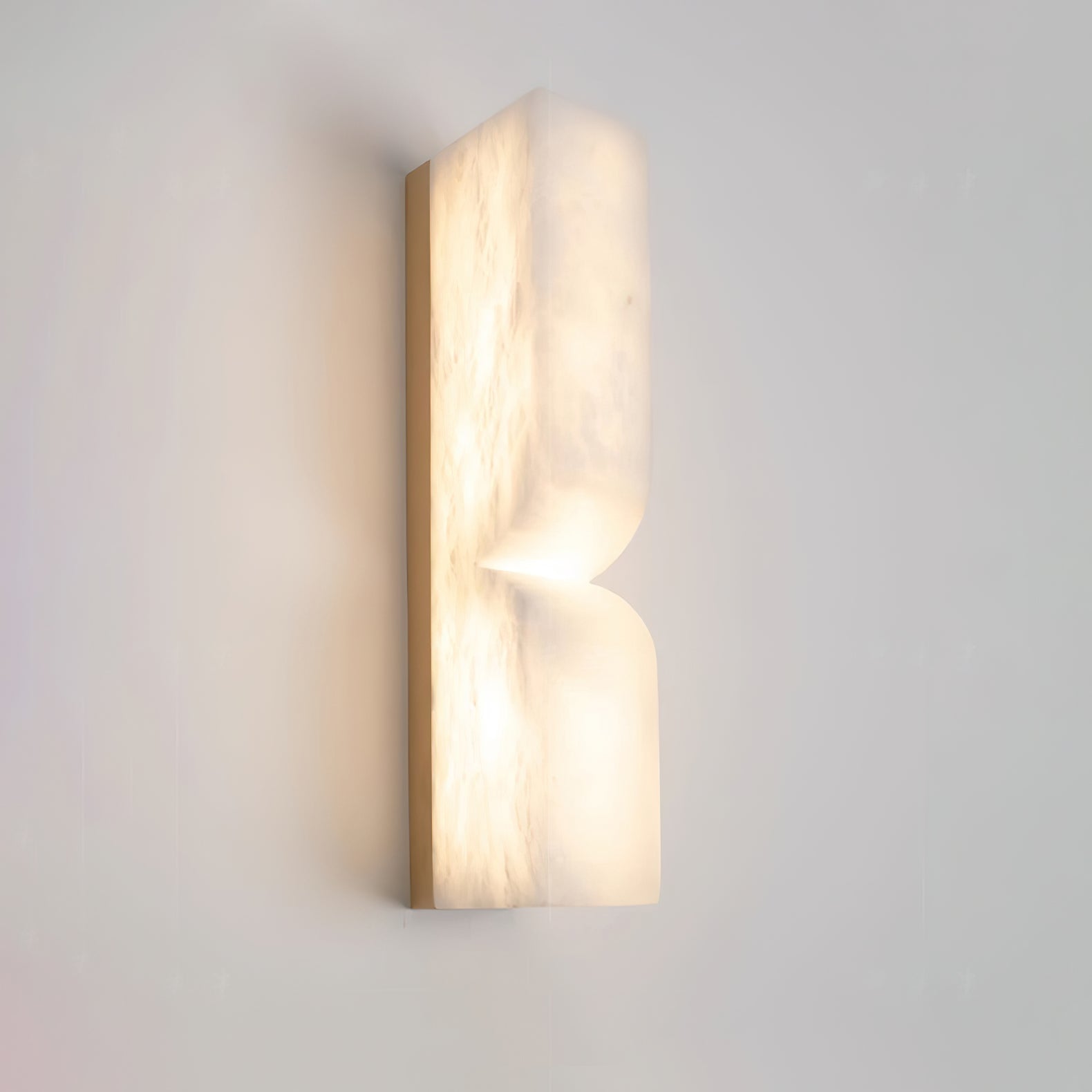 Natuursteen Wandlamp – Massief Alabaster met Organische Vormgeving & Warm Licht | Sansoti