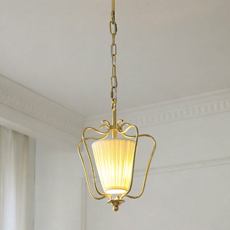Vintage Hanglamp met Messing Afwerking en Plooistof Kap – Warm Lantaarnontwerp voor Keuken en Hal | Sansoti