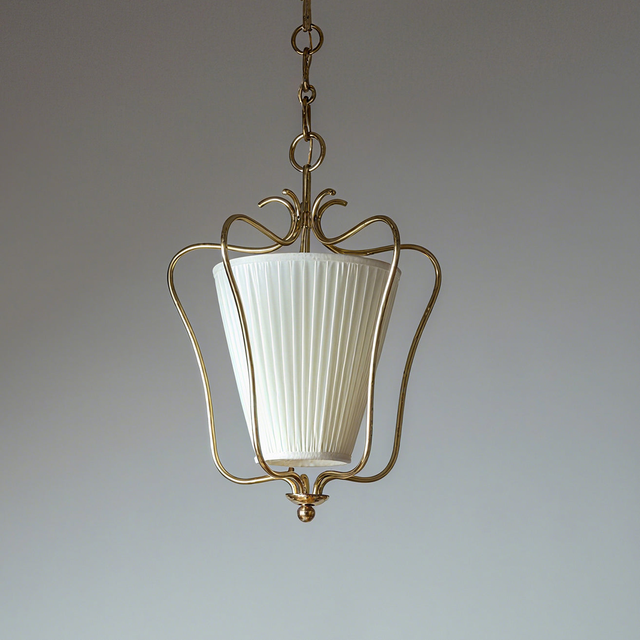 Vintage Hanglamp met Messing Afwerking en Plooistof Kap – Warm Lantaarnontwerp voor Keuken en Hal | Sansoti