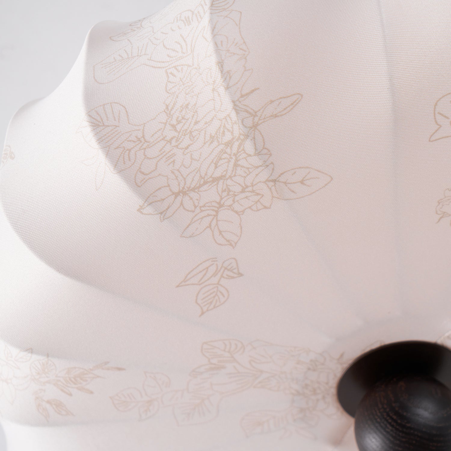 Anela Plafondlamp Walnoot met Beige Gevlochten Kap – Retro Scandinavische Hanglamp met Geïntegreerde LED – Dimbare Plafondverlichting | Sansoti