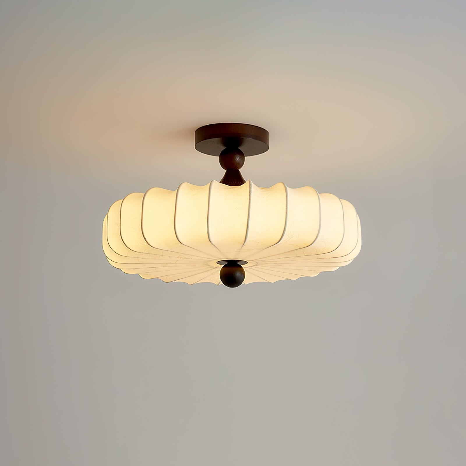 Anela Plafondlamp Walnoot met Beige Gevlochten Kap – Retro Scandinavische Hanglamp met Geïntegreerde LED – Dimbare Plafondverlichting | Sansoti