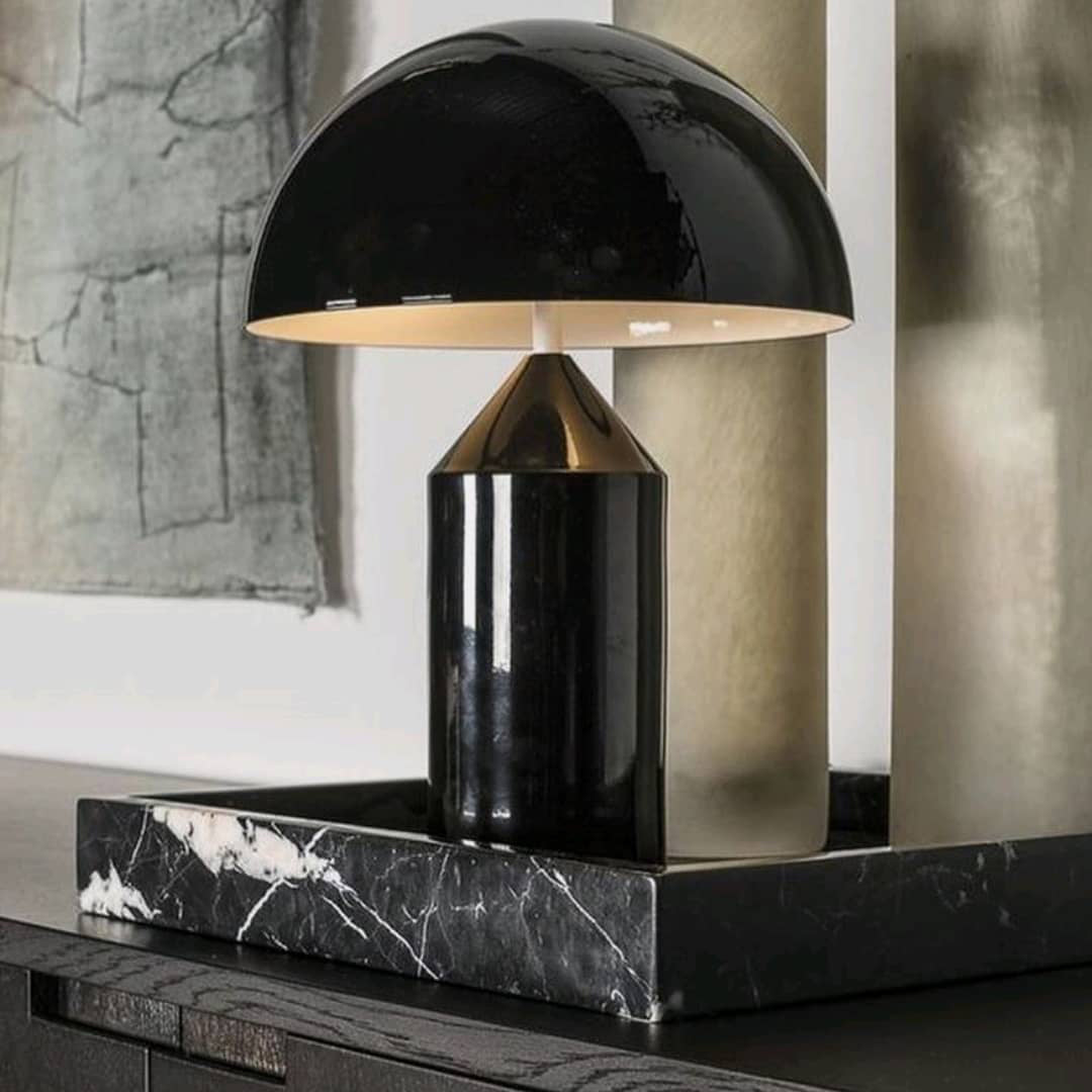 Metalen Tafellamp met Geometrische Vormen — Iconisch Italiaans Design in Twee Maten — Vijf Afwerkingen Verkrijgbaar | Sansoti
