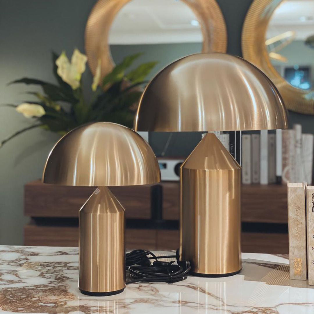Metalen Tafellamp met Geometrische Vormen — Iconisch Italiaans Design in Twee Maten — Vijf Afwerkingen Verkrijgbaar | Sansoti