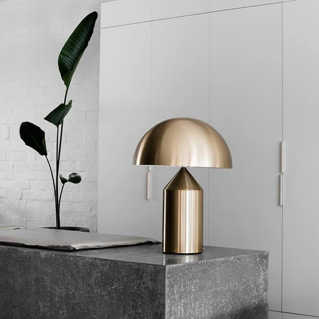 Metalen Tafellamp met Geometrische Vormen — Iconisch Italiaans Design in Twee Maten — Vijf Afwerkingen Verkrijgbaar | Sansoti