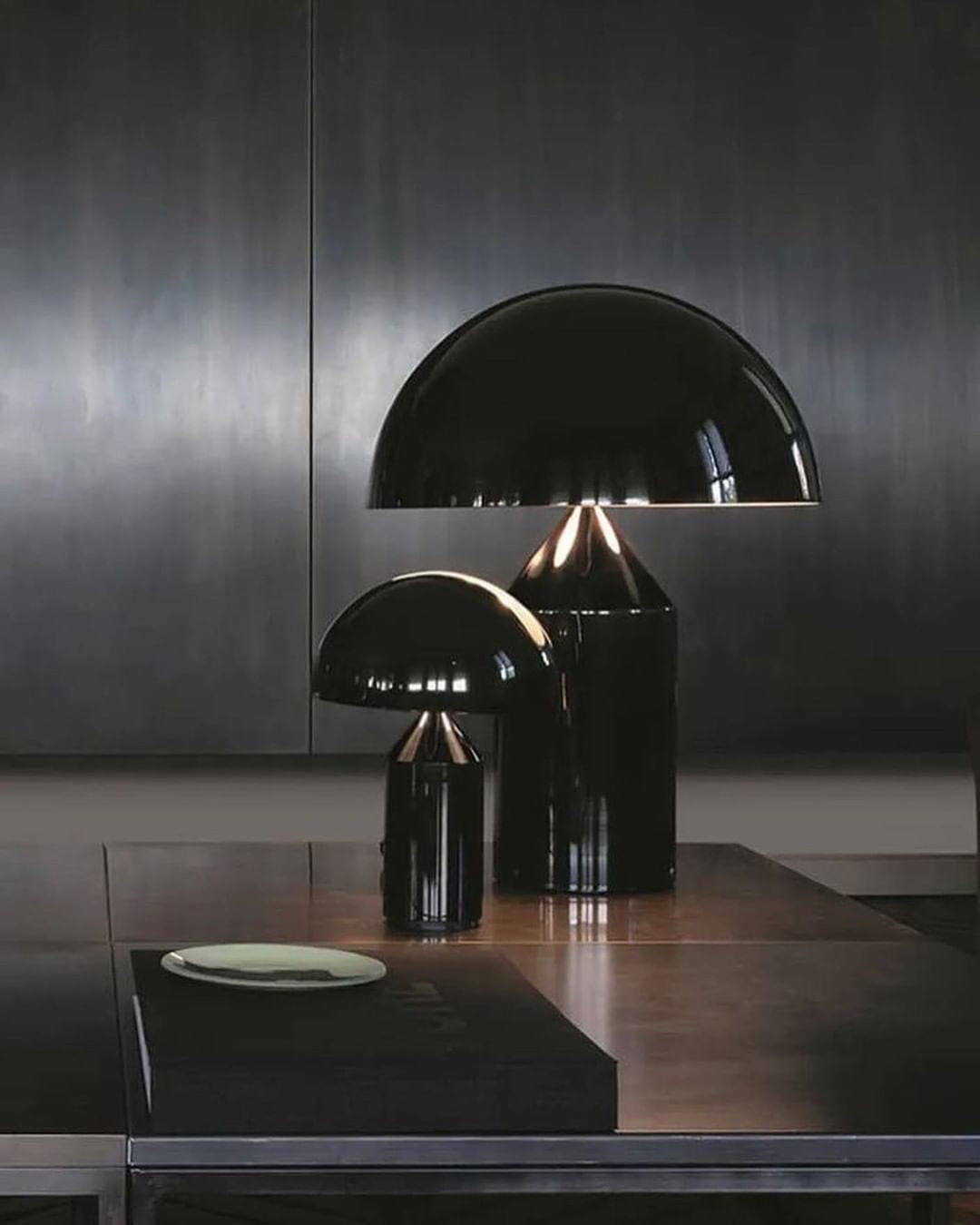 Metalen Tafellamp met Geometrische Vormen — Iconisch Italiaans Design in Twee Maten — Vijf Afwerkingen Verkrijgbaar | Sansoti