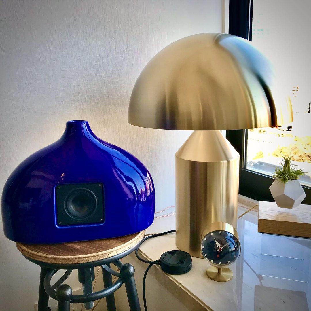 Metalen Tafellamp met Geometrische Vormen — Iconisch Italiaans Design in Twee Maten — Vijf Afwerkingen Verkrijgbaar | Sansoti