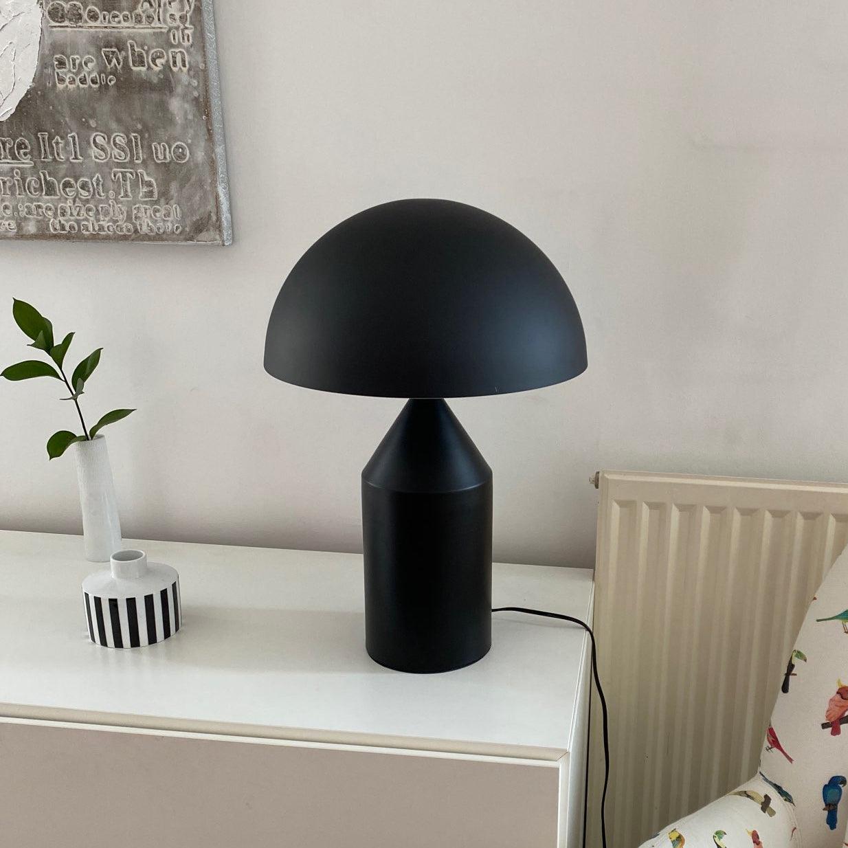 Metalen Tafellamp met Geometrische Vormen — Iconisch Italiaans Design in Twee Maten — Vijf Afwerkingen Verkrijgbaar | Sansoti