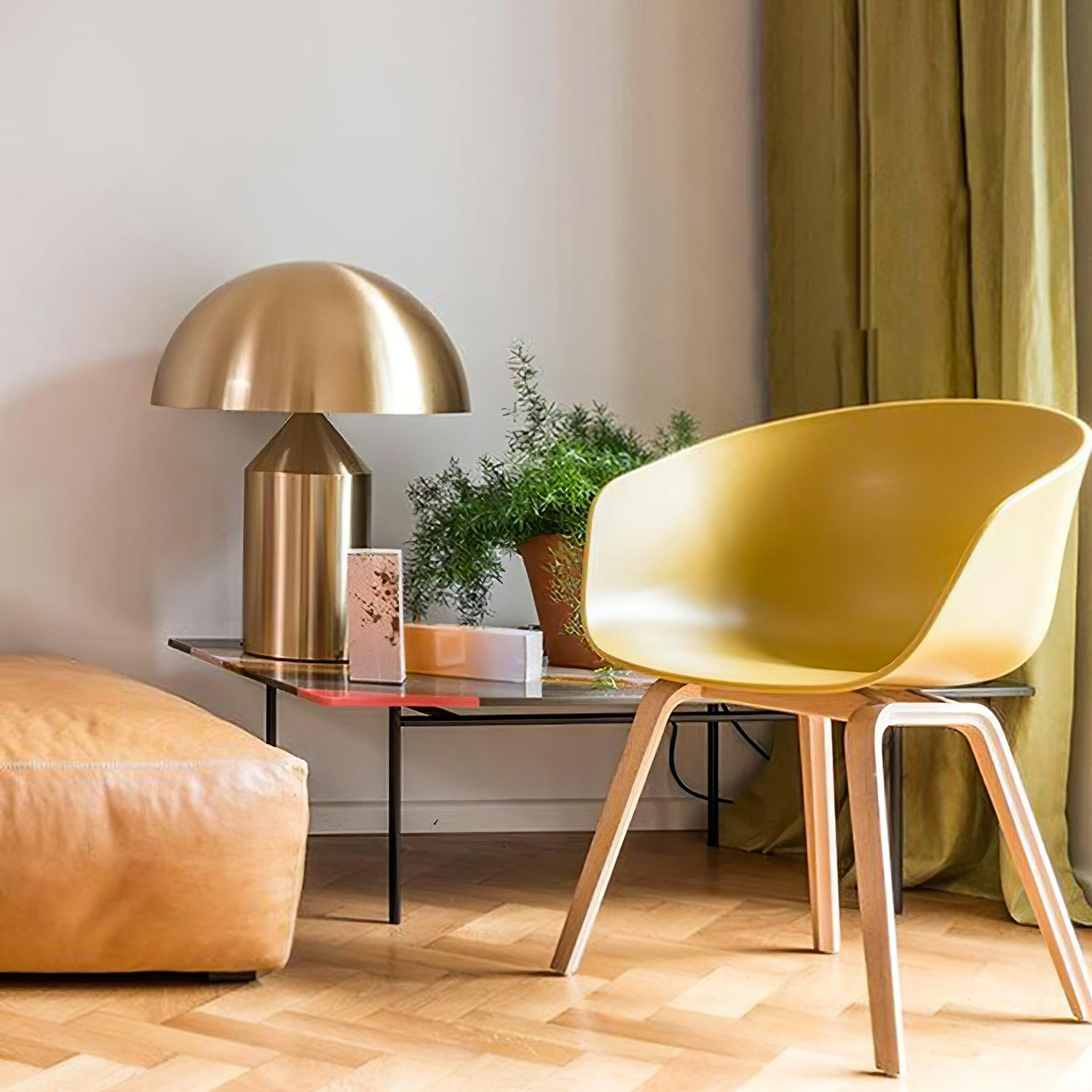 Metalen Tafellamp met Geometrische Vormen — Iconisch Italiaans Design in Twee Maten — Vijf Afwerkingen Verkrijgbaar | Sansoti