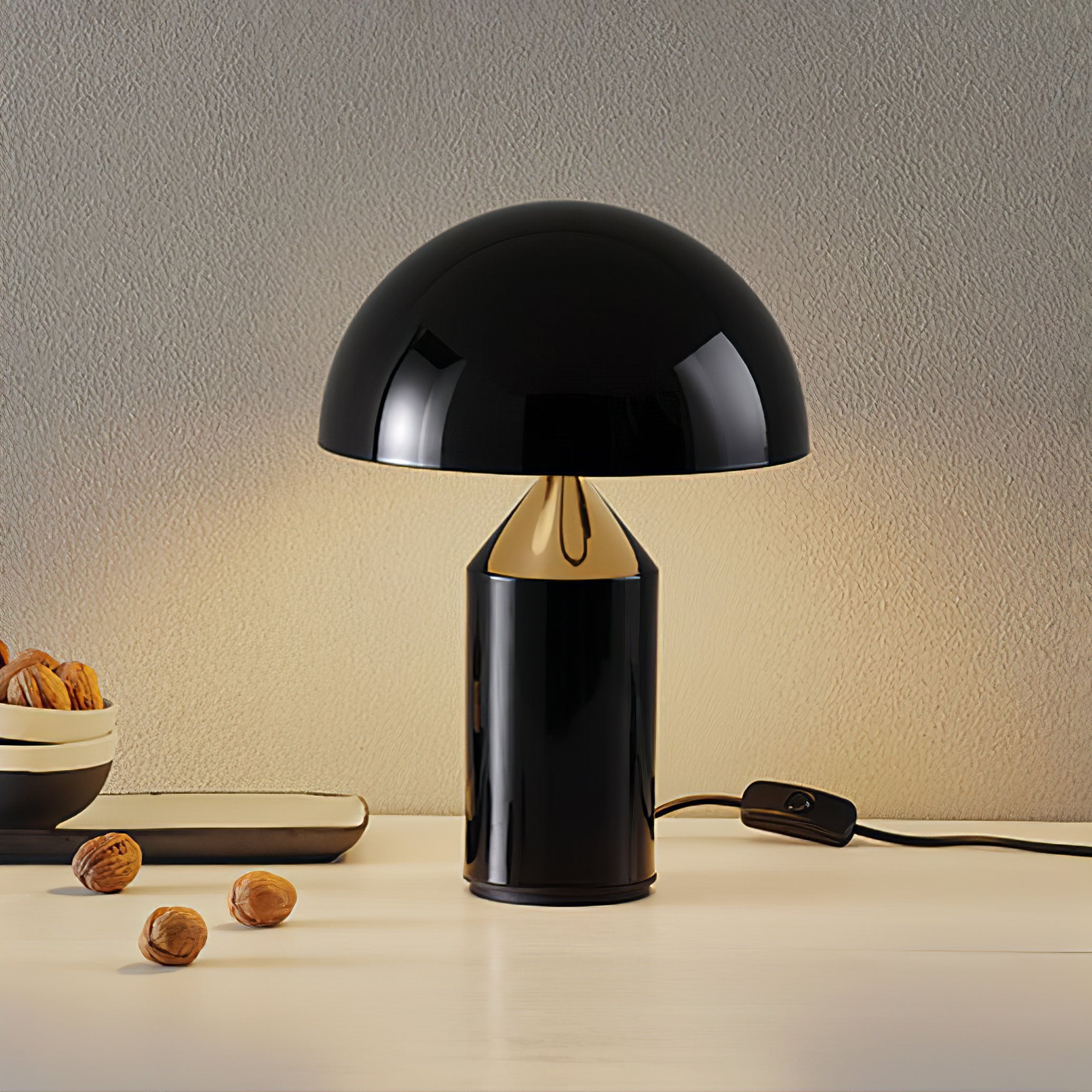 Metalen Tafellamp met Geometrische Vormen — Iconisch Italiaans Design in Twee Maten — Vijf Afwerkingen Verkrijgbaar | Sansoti