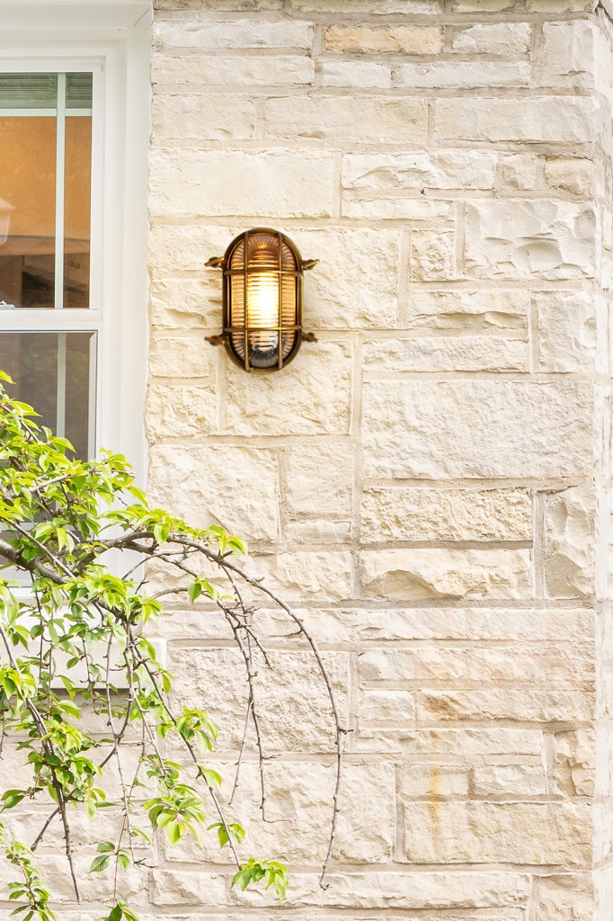 Oval Outdoor Wall Lamp with Protective Cage and Ribbed Glass – Vintage Nautical Design – IP64 Waterproof | Sansoti