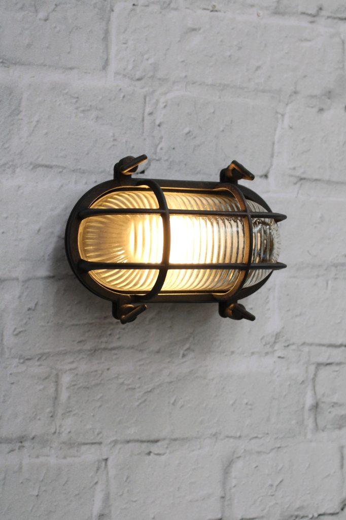 Oval Outdoor Wall Lamp with Protective Cage and Ribbed Glass – Vintage Nautical Design – IP64 Waterproof | Sansoti