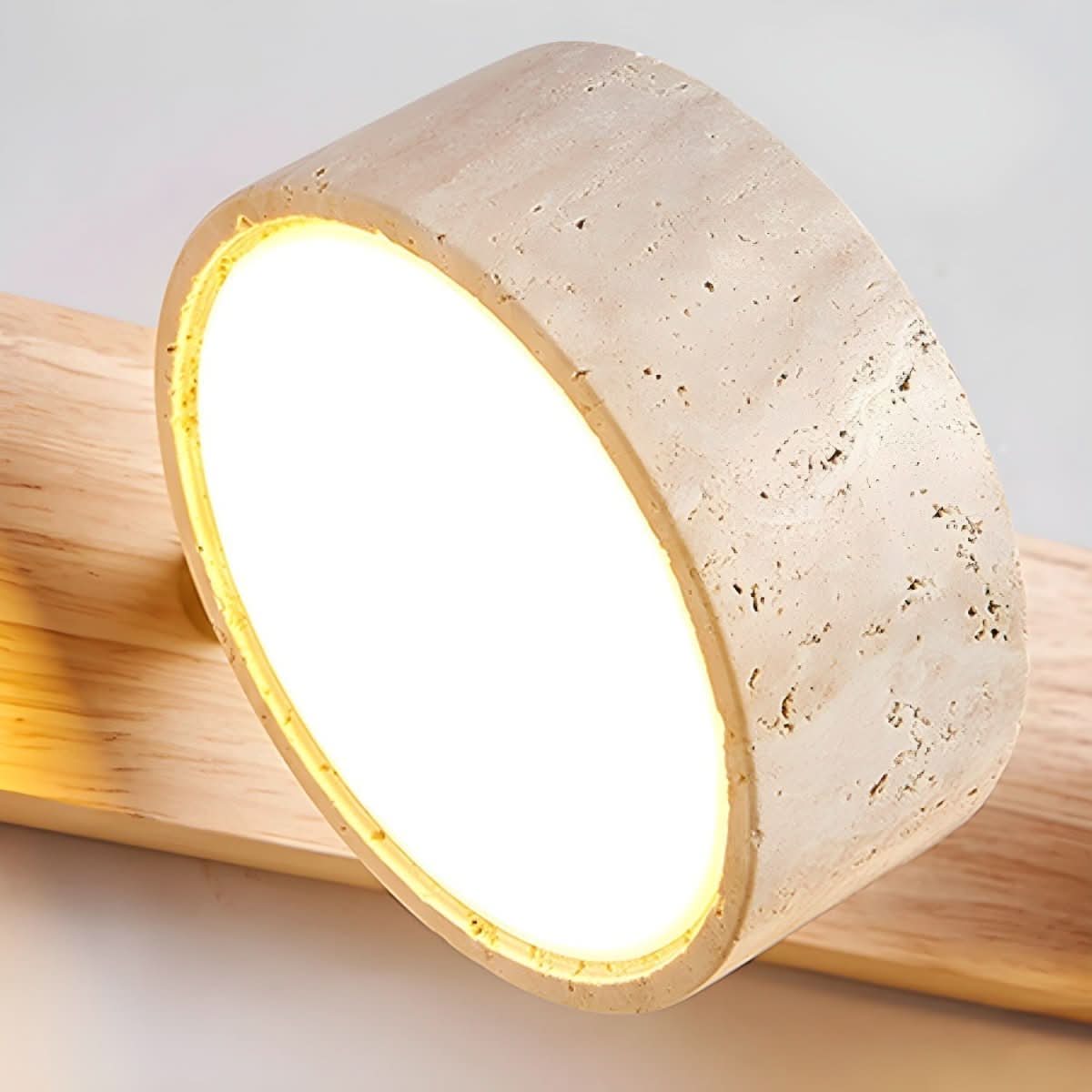 Applique murale LED en travertin et pierre naturelle avec accent en bois, lumière chaude, éclairage architectural et d’ambiance moderne | Sansoti