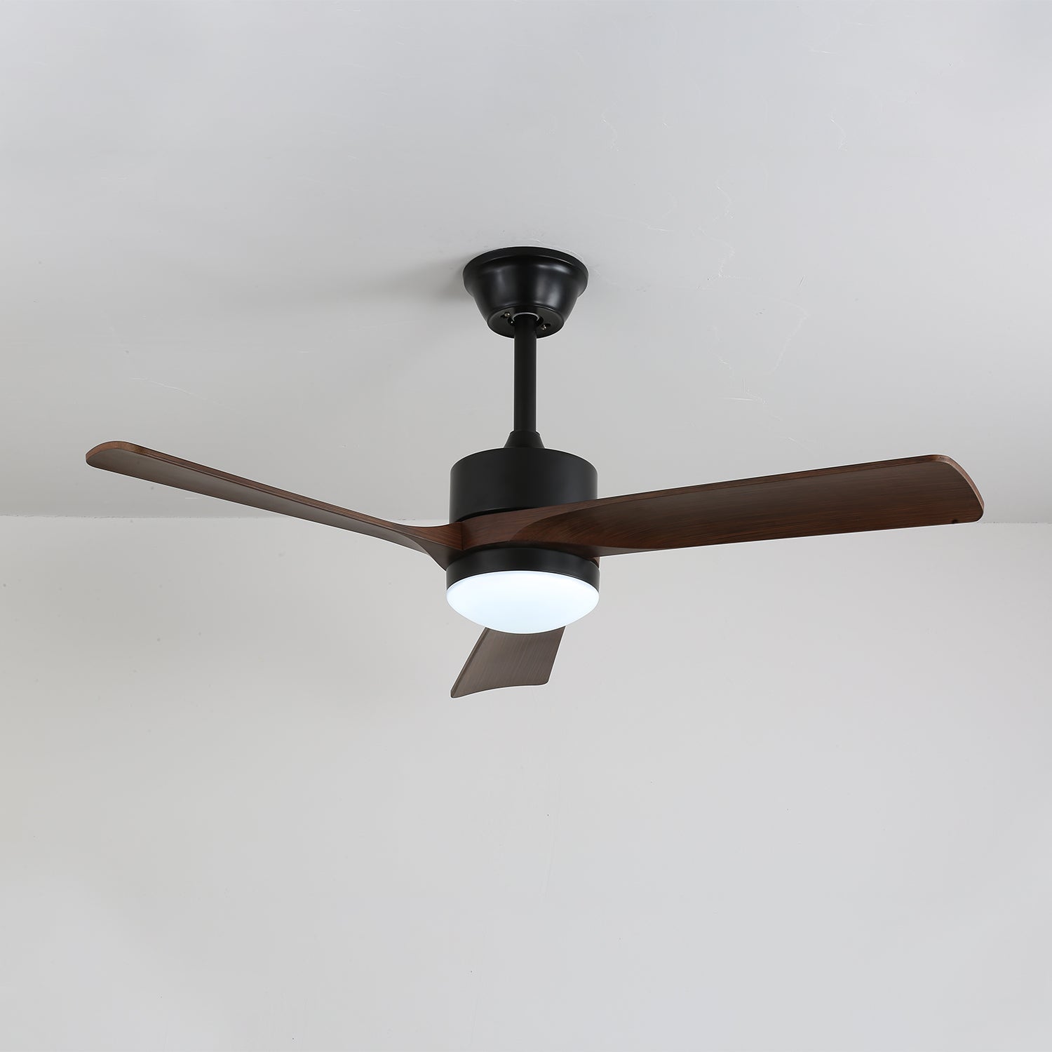 Moderne Plafondventilator met Verlichting 132 cm Donkerbruin Notenhout – Dimbaar 6 Snelheden Stille Motor | Sansoti