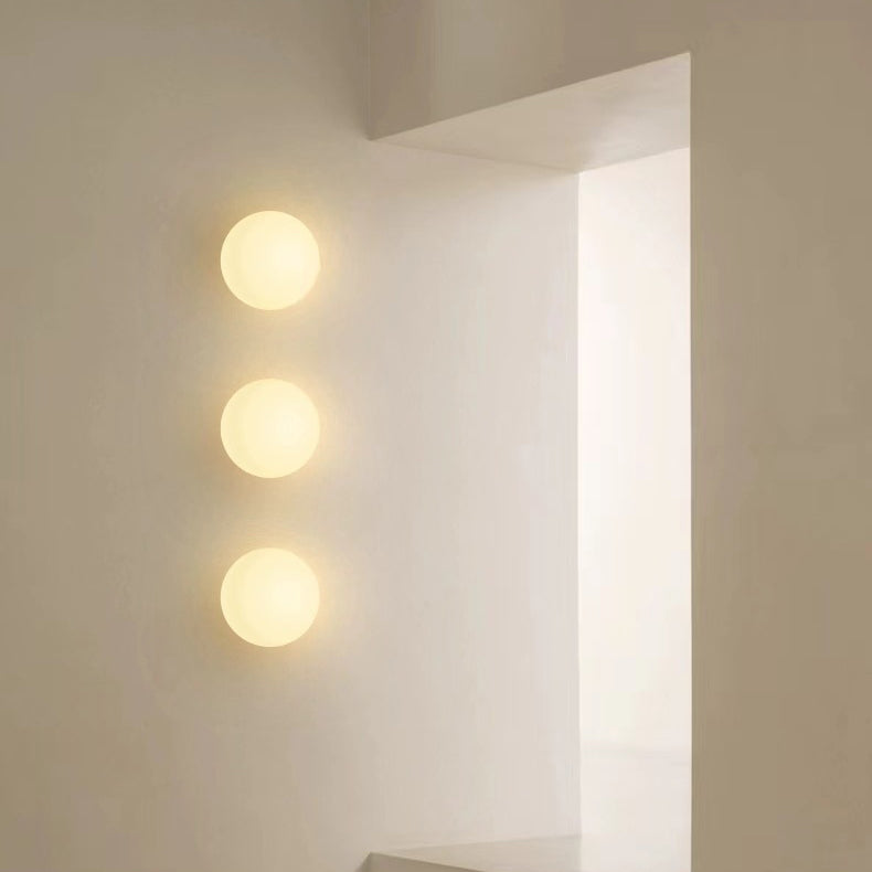 Glas-Wandleuchte in Kugelform, minimalistisches Design, für Schlafzimmer, Flur und Wohnzimmer, stimmungsvolle Beleuchtung, rundes, modernes Interieur | Sansoti