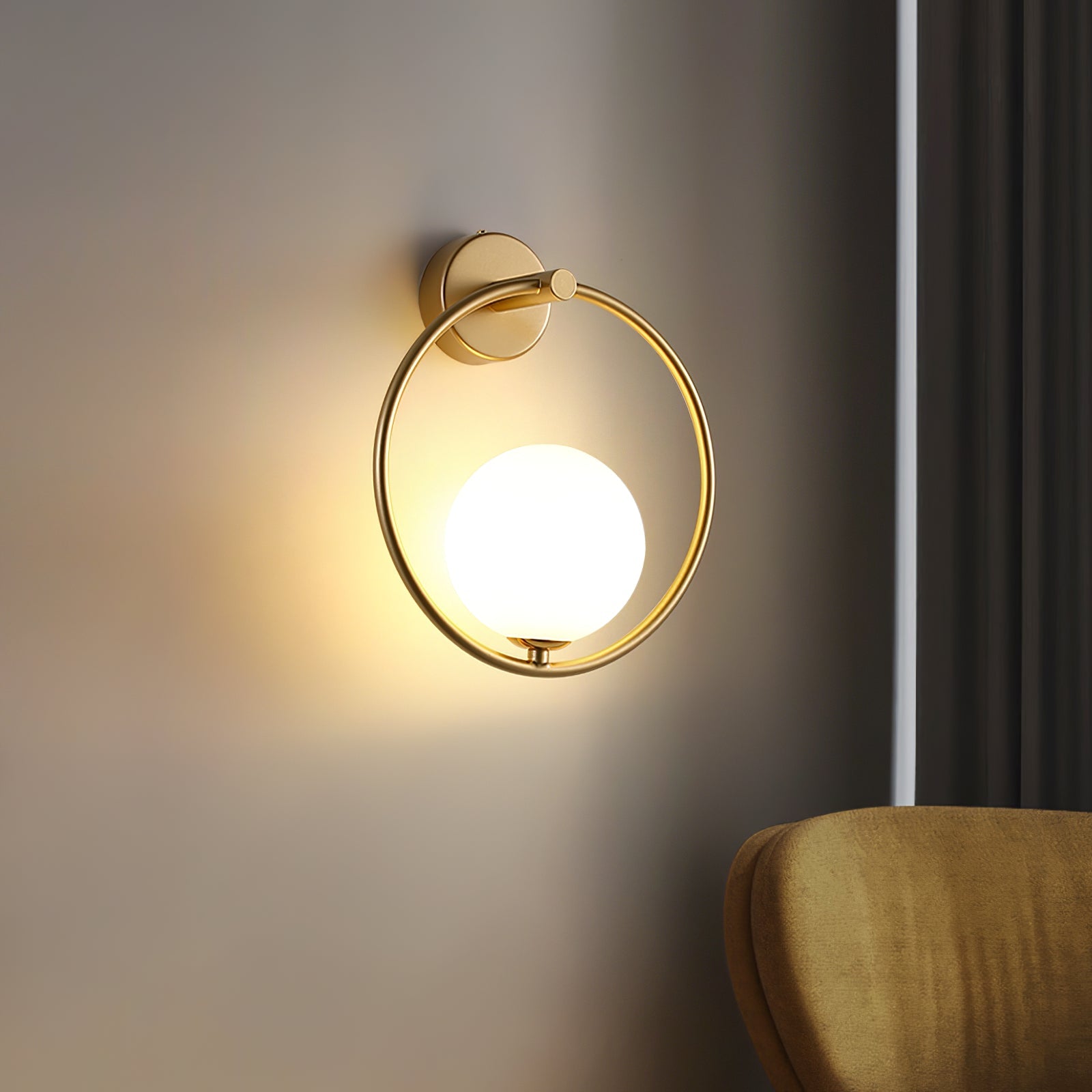 Design Wandlamp Goud Wit Glas Sfeerlicht Modern Interieur Woonaccessoires Stijlvolle Verlichting | Sansoti