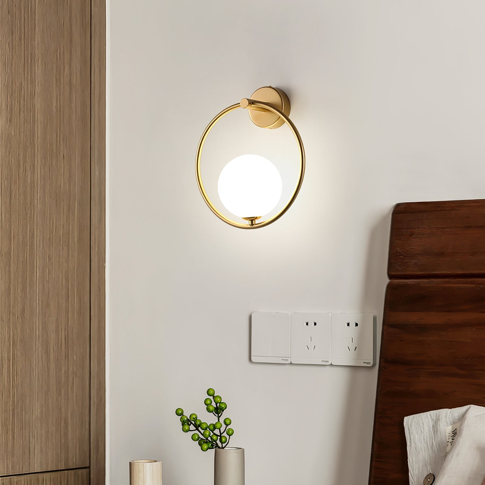 Design Wandlamp Goud Wit Glas Sfeerlicht Modern Interieur Woonaccessoires Stijlvolle Verlichting | Sansoti