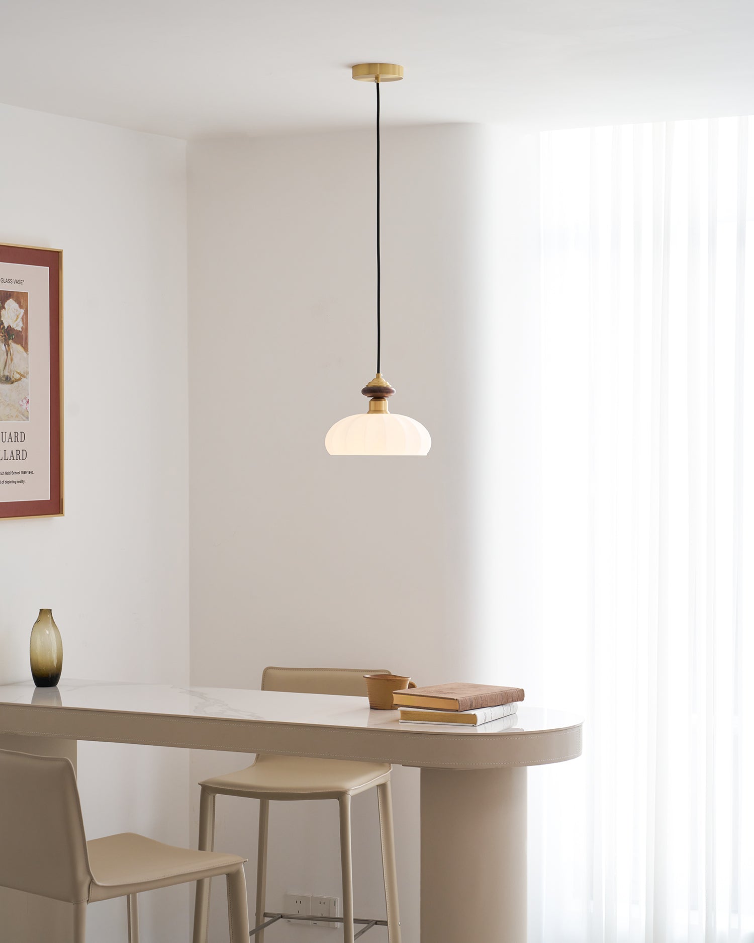 Glazen Hanglamp Bailey met Walnoten Houten Top | Retro Vintage Verlichting Koper Messing | Keukeneiland Eettafel Ontbijthoek | Eetkamer Hanglampen Glas | Skandinavisch Interieur | Sansoti