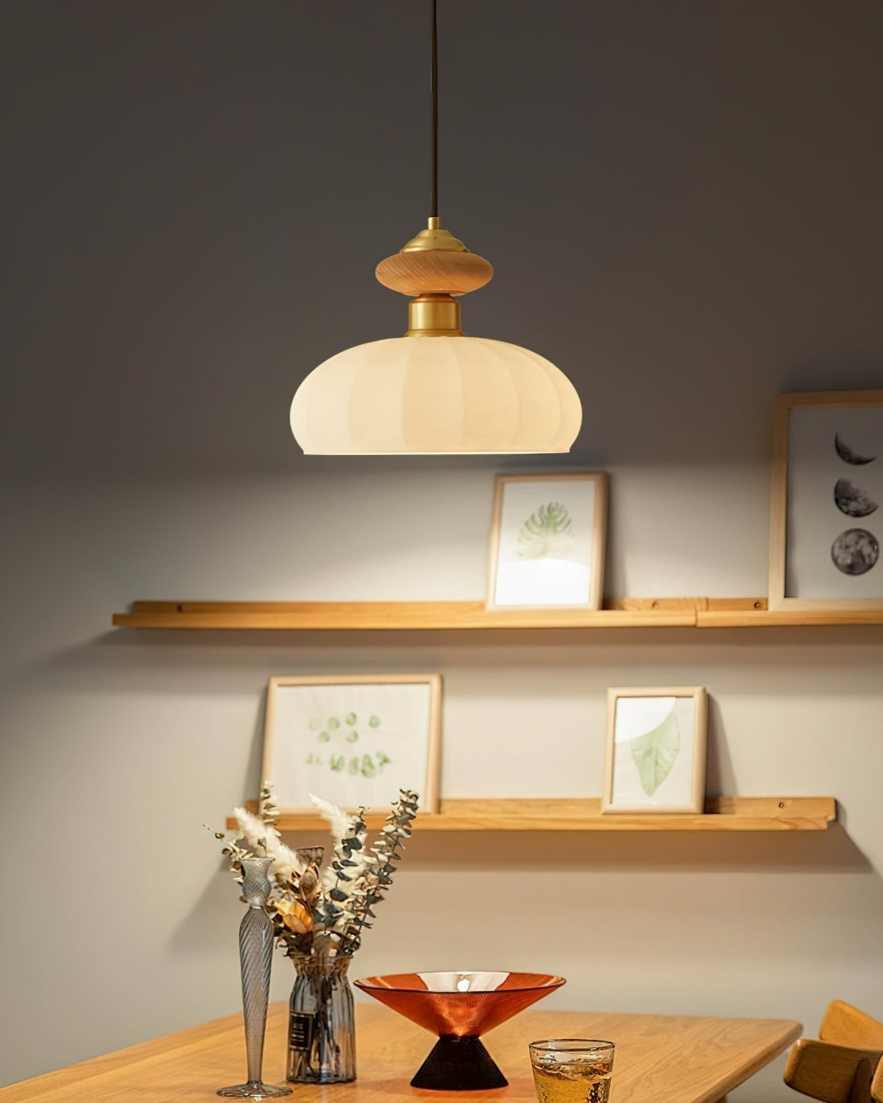 Glazen Hanglamp Bailey met Walnoten Houten Top | Retro Vintage Verlichting Koper Messing | Keukeneiland Eettafel Ontbijthoek | Eetkamer Hanglampen Glas | Skandinavisch Interieur | Sansoti
