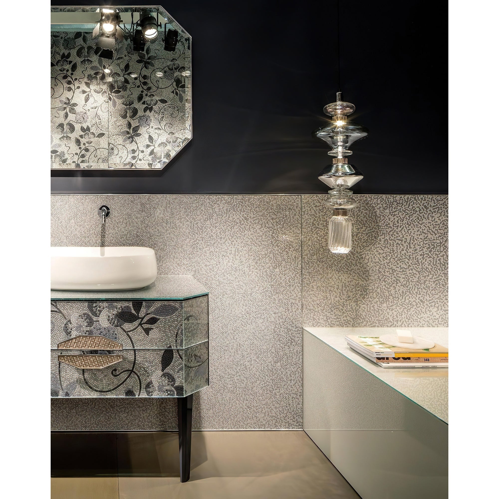 Glazen Hanglamp met Koperen Afwerking en Elegante Bolvorm voor Woonkamer en Eetkamer | Sansoti