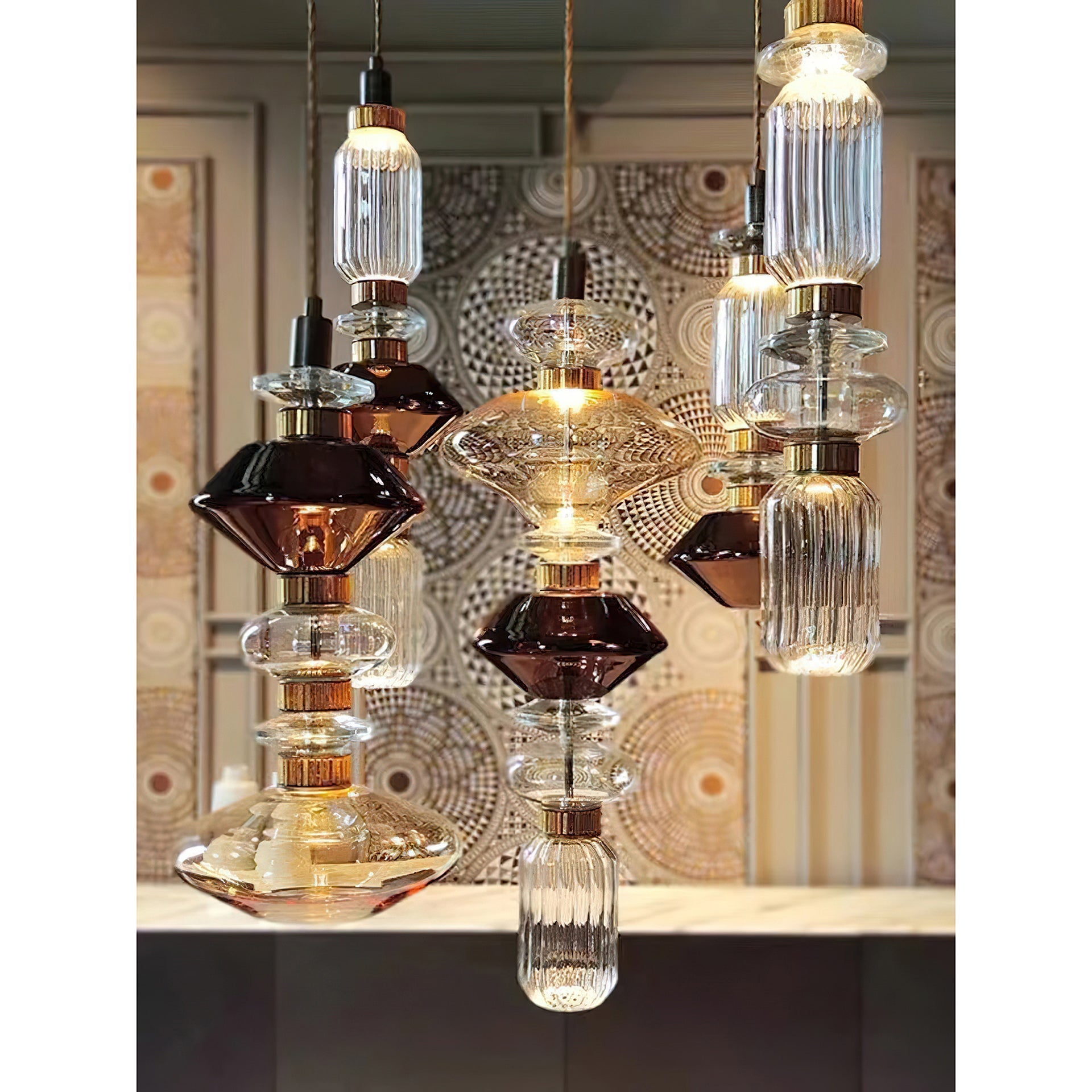 Glazen Hanglamp met Koperen Afwerking en Elegante Bolvorm voor Woonkamer en Eetkamer | Sansoti