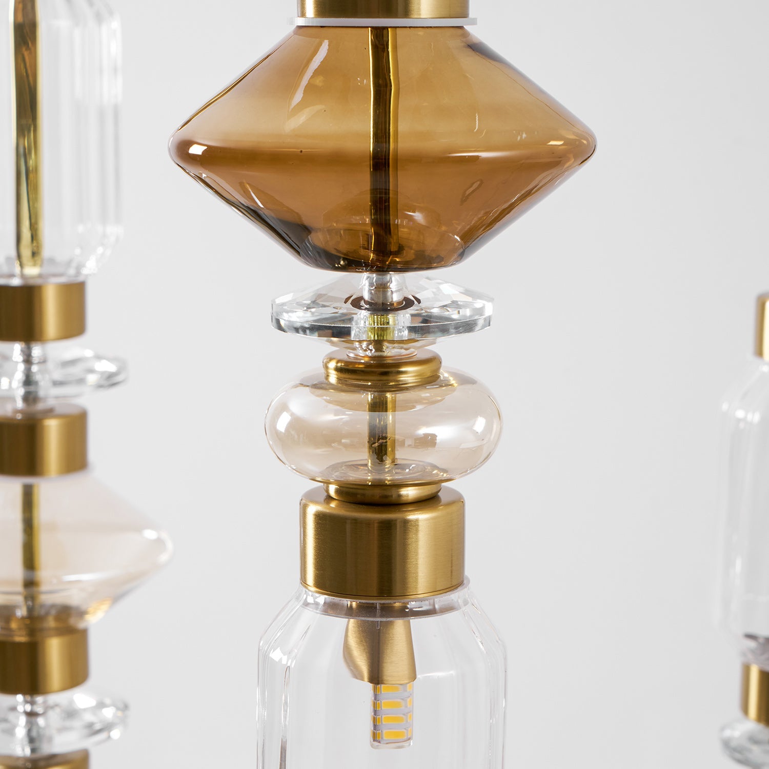 Glazen Hanglamp met Koperen Afwerking en Elegante Bolvorm voor Woonkamer en Eetkamer | Sansoti