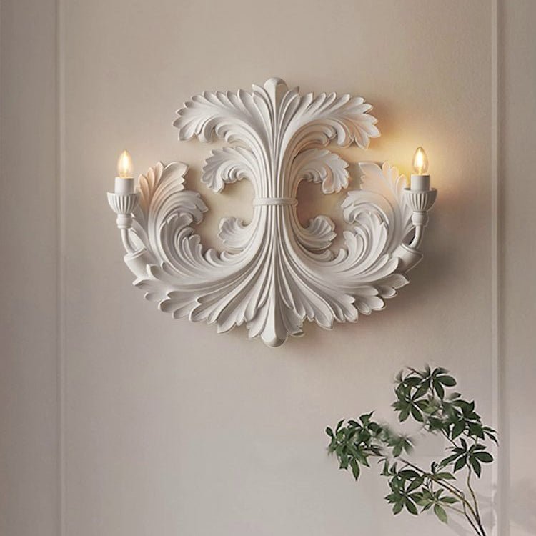 Applique murale baroque classique avec détails floraux en plâtre et double source lumineuse pour éclairage d'ambiance intérieur | Restfield