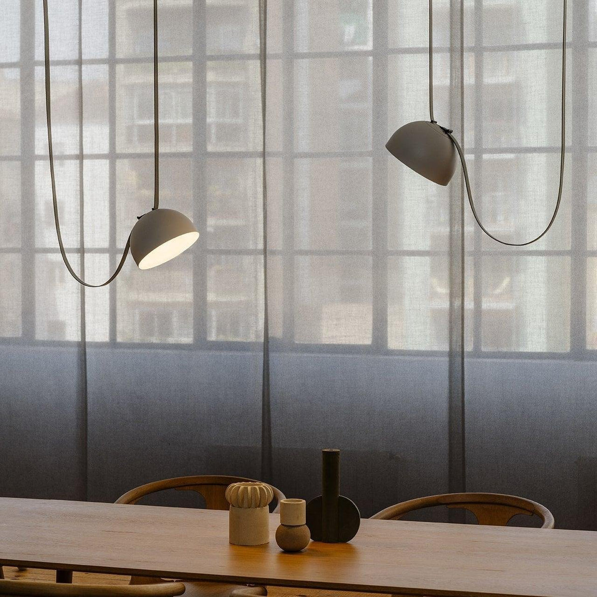 Moderne Pendelleuchte mit verstellbaren Riemen, LED, Schwarz-Orange, 1, 3 oder 5 Lichtquellen, Glaskugel, Esszimmer, Wohnzimmer | Sansoti
