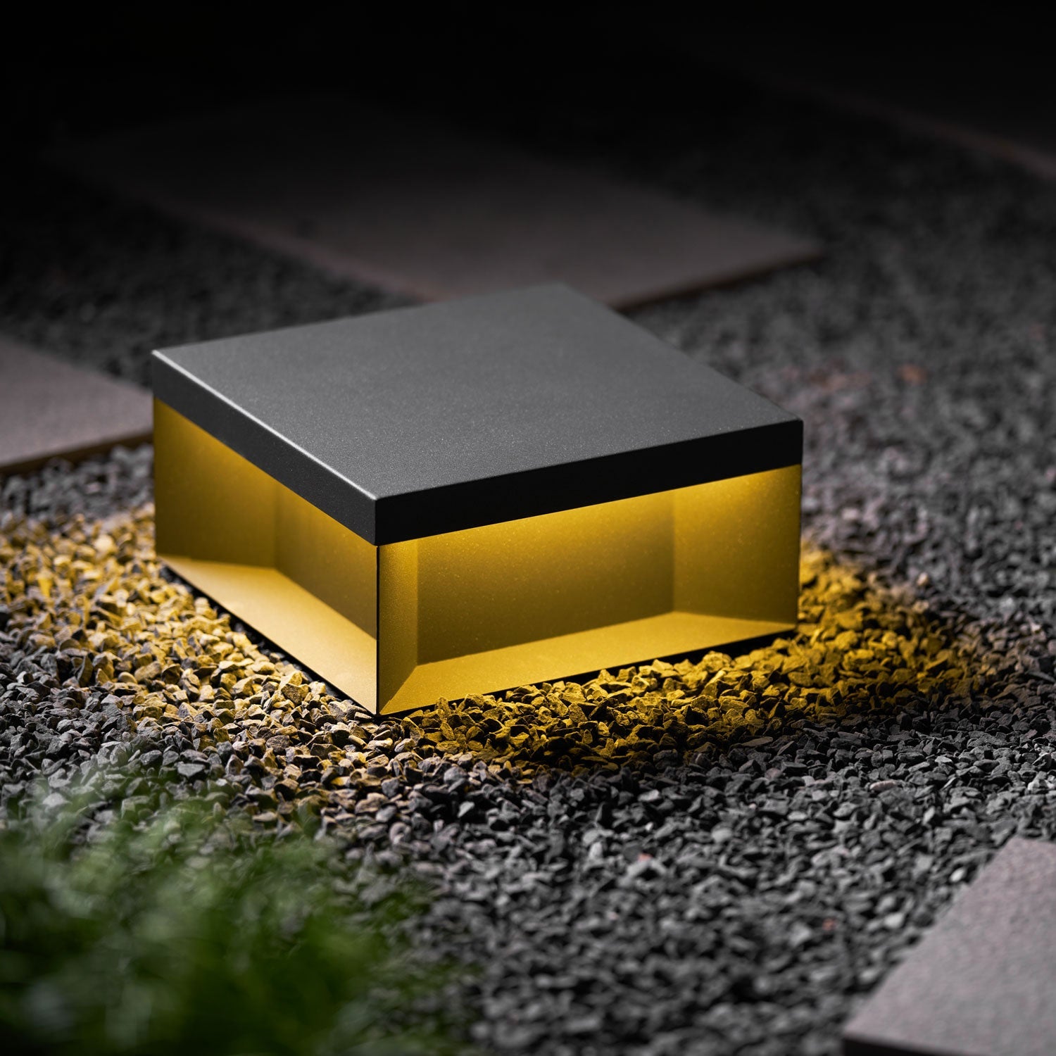 Buiten Tuinlamp Vierkant — Waterdicht IP65 Sokkel Verlichting Zwart Metaal & Matglas — 20×20×10 cm / 30×30×15 cm / 40×40×20 cm / 50×50×35 cm — Solarpaneel of Netaansluiting — 3000K/4000K/6000K — Oprit, Terras, Pad & Hek | Sansoti