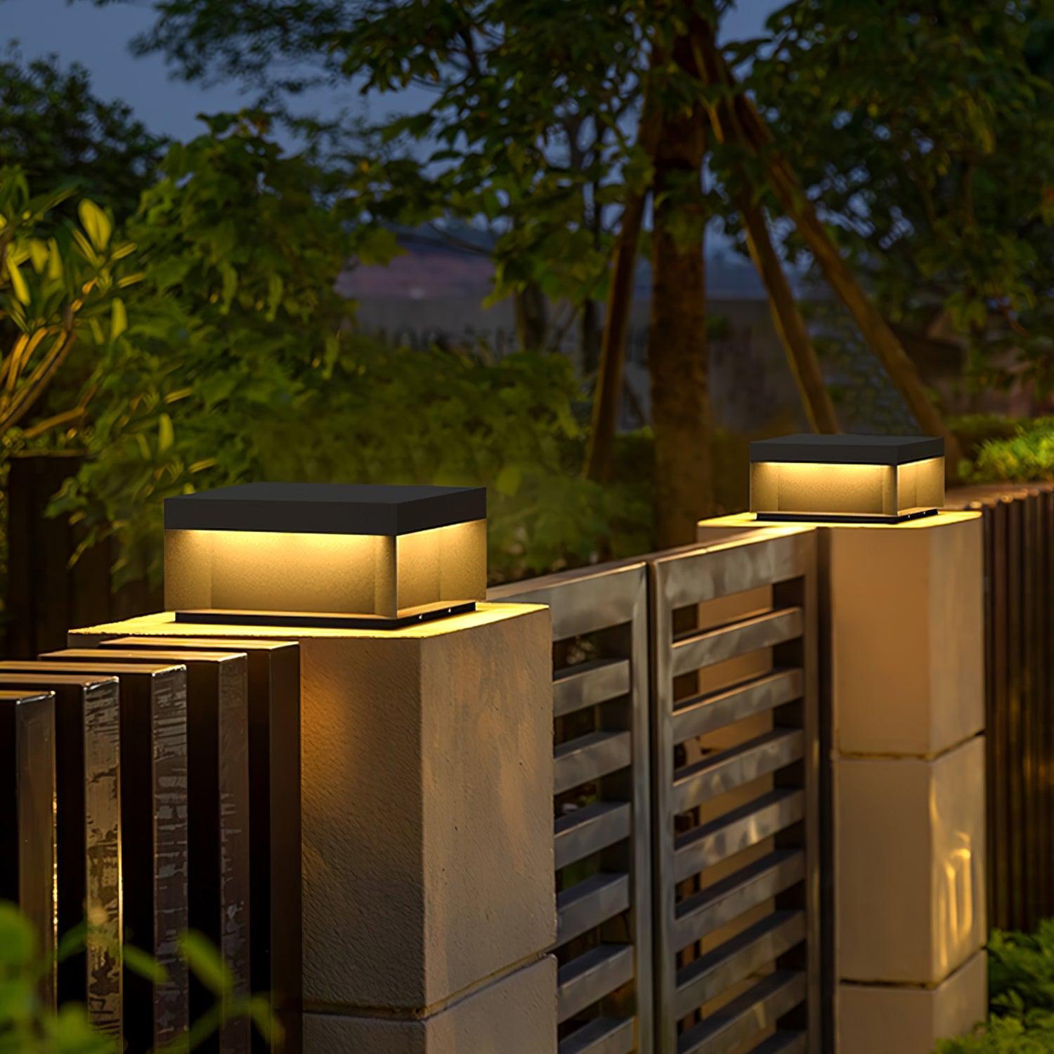 Buiten Tuinlamp Vierkant — Waterdicht IP65 Sokkel Verlichting Zwart Metaal & Matglas — 20×20×10 cm / 30×30×15 cm / 40×40×20 cm / 50×50×35 cm — Solarpaneel of Netaansluiting — 3000K/4000K/6000K — Oprit, Terras, Pad & Hek | Sansoti