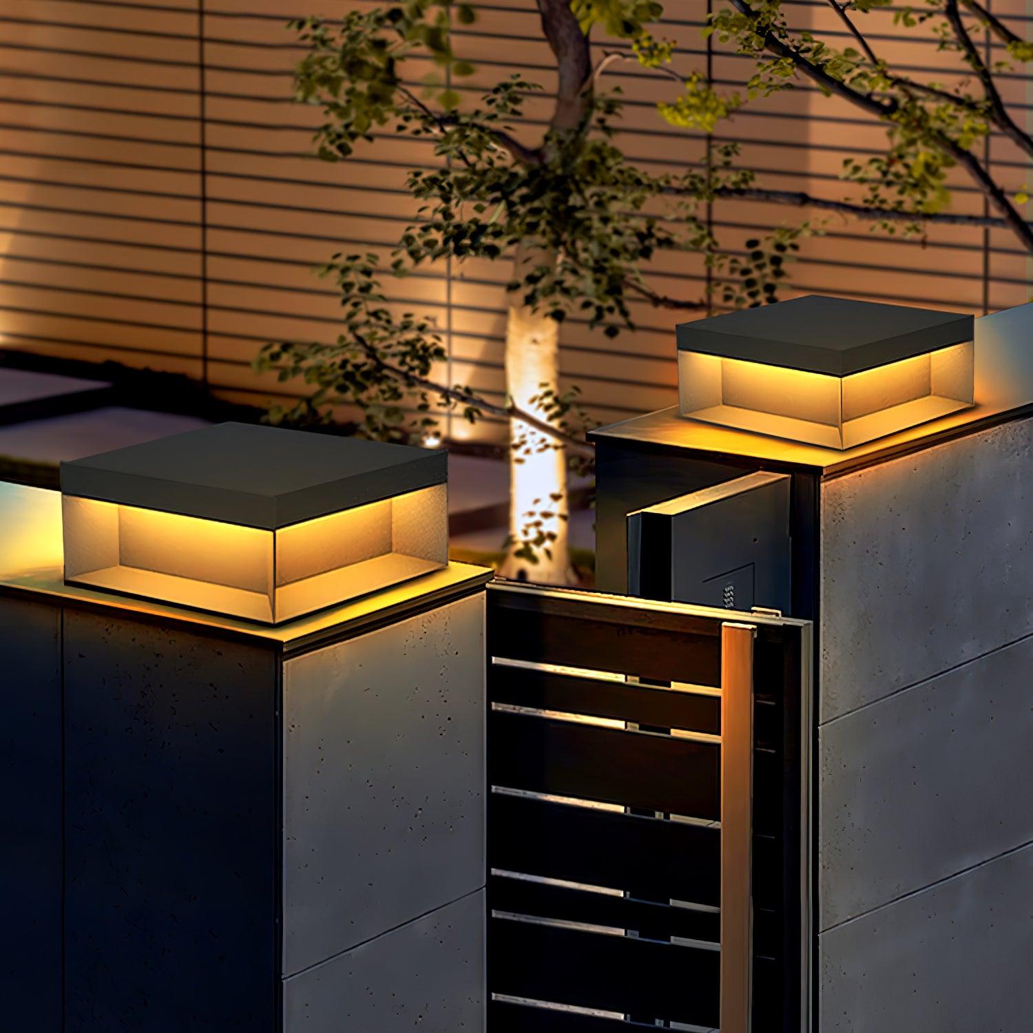 Buiten Tuinlamp Vierkant — Waterdicht IP65 Sokkel Verlichting Zwart Metaal & Matglas — 20×20×10 cm / 30×30×15 cm / 40×40×20 cm / 50×50×35 cm — Solarpaneel of Netaansluiting — 3000K/4000K/6000K — Oprit, Terras, Pad & Hek | Sansoti