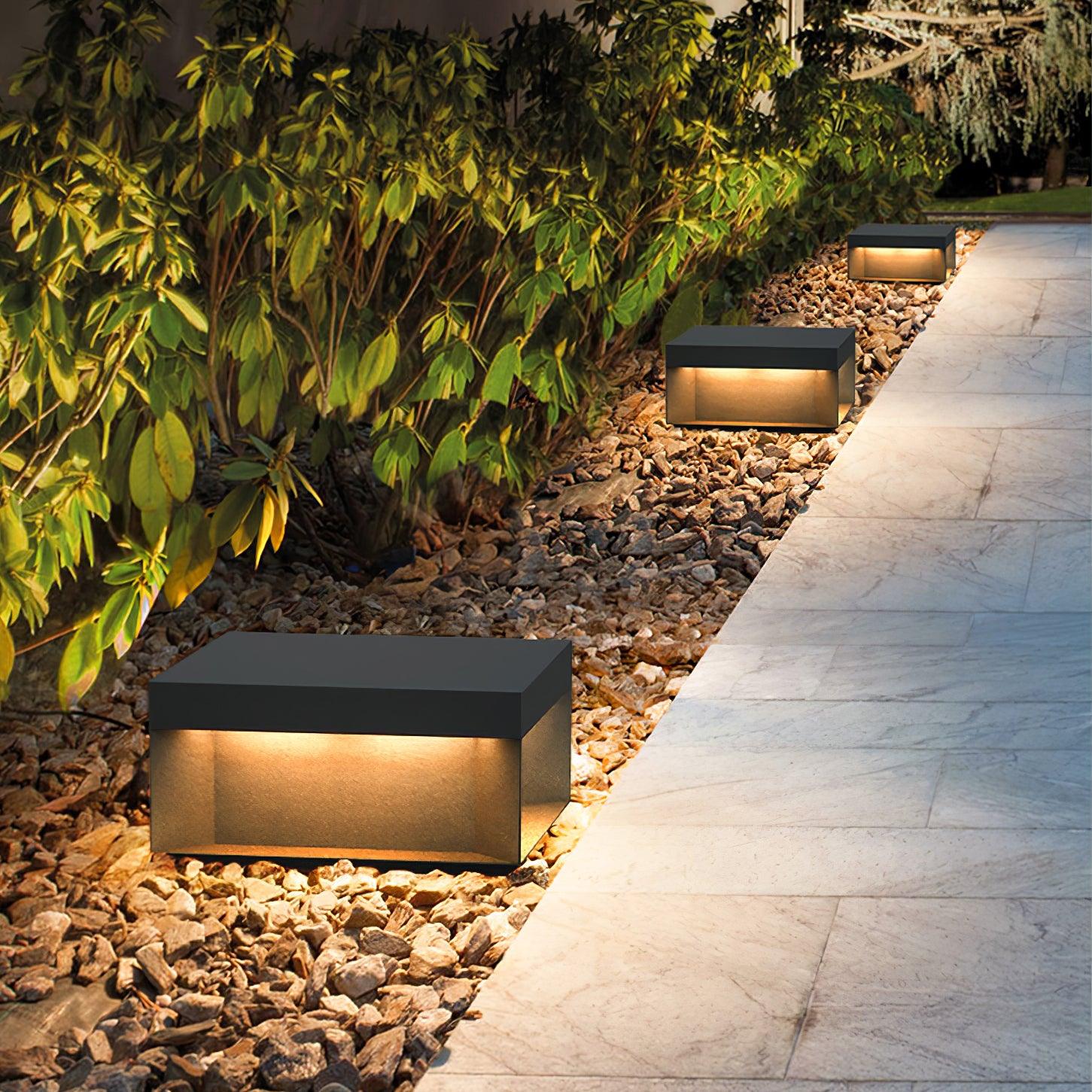 Buiten Tuinlamp Vierkant — Waterdicht IP65 Sokkel Verlichting Zwart Metaal & Matglas — 20×20×10 cm / 30×30×15 cm / 40×40×20 cm / 50×50×35 cm — Solarpaneel of Netaansluiting — 3000K/4000K/6000K — Oprit, Terras, Pad & Hek | Sansoti