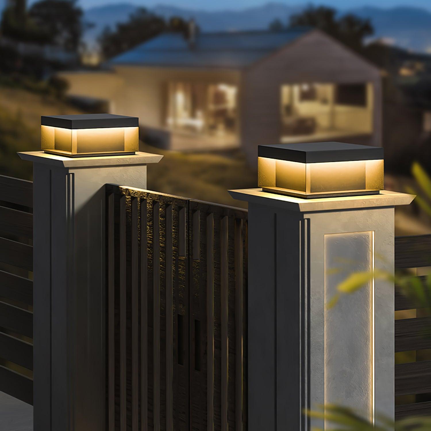 Buiten Tuinlamp Vierkant — Waterdicht IP65 Sokkel Verlichting Zwart Metaal & Matglas — 20×20×10 cm / 30×30×15 cm / 40×40×20 cm / 50×50×35 cm — Solarpaneel of Netaansluiting — 3000K/4000K/6000K — Oprit, Terras, Pad & Hek | Sansoti