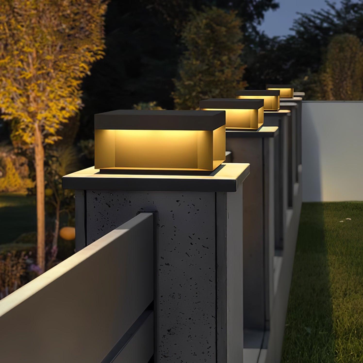 Buiten Tuinlamp Vierkant — Waterdicht IP65 Sokkel Verlichting Zwart Metaal & Matglas — 20×20×10 cm / 30×30×15 cm / 40×40×20 cm / 50×50×35 cm — Solarpaneel of Netaansluiting — 3000K/4000K/6000K — Oprit, Terras, Pad & Hek | Sansoti