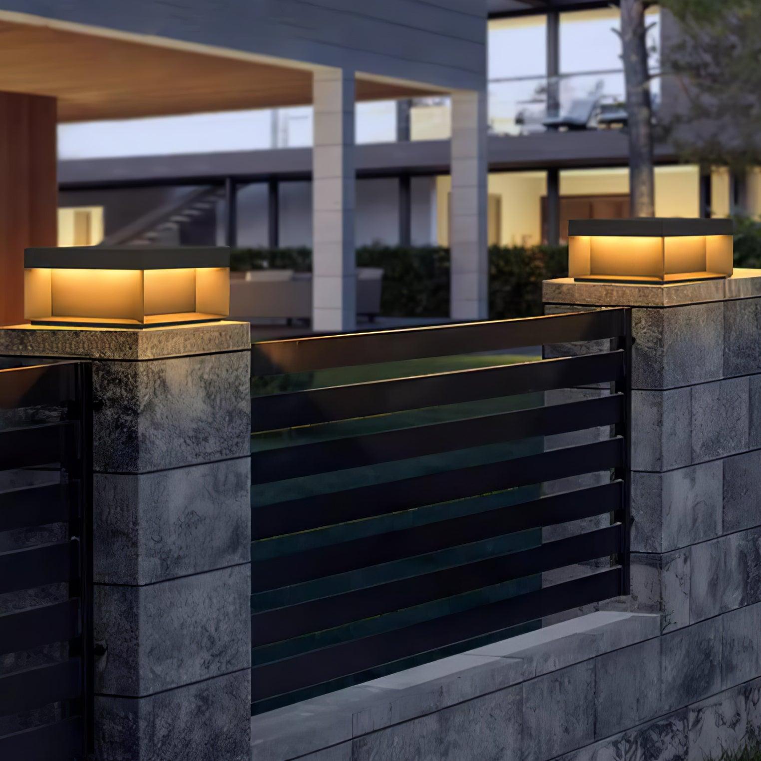Buiten Tuinlamp Vierkant — Waterdicht IP65 Sokkel Verlichting Zwart Metaal & Matglas — 20×20×10 cm / 30×30×15 cm / 40×40×20 cm / 50×50×35 cm — Solarpaneel of Netaansluiting — 3000K/4000K/6000K — Oprit, Terras, Pad & Hek | Sansoti