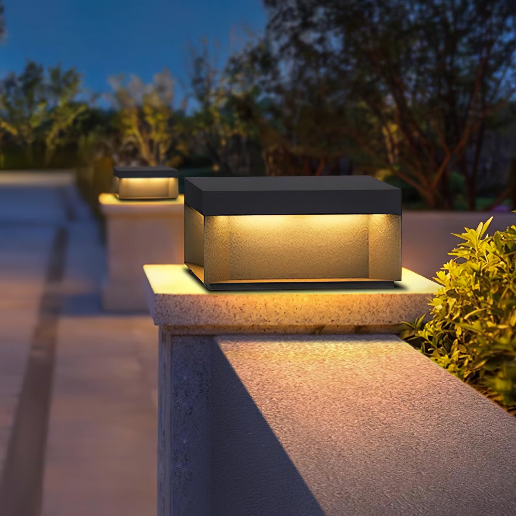 Buiten Tuinlamp Vierkant — Waterdicht IP65 Sokkel Verlichting Zwart Metaal & Matglas — 20×20×10 cm / 30×30×15 cm / 40×40×20 cm / 50×50×35 cm — Solarpaneel of Netaansluiting — 3000K/4000K/6000K — Oprit, Terras, Pad & Hek | Sansoti