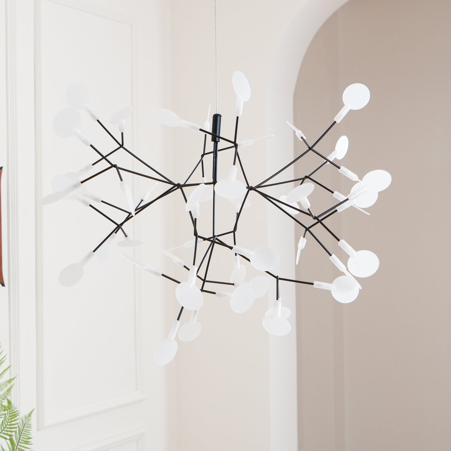 LED Kroonluchter Zwart met Acryl Lichtpunten – 30 tot 135 Lampjes voor Eetkamer en Hal | Sansoti