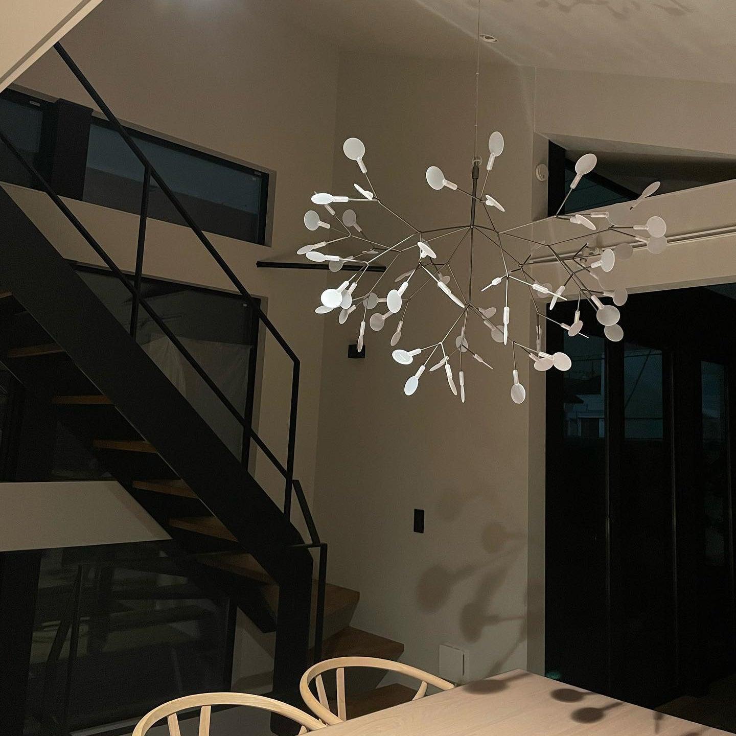 LED Kroonluchter Zwart met Acryl Lichtpunten – 30 tot 135 Lampjes voor Eetkamer en Hal | Sansoti